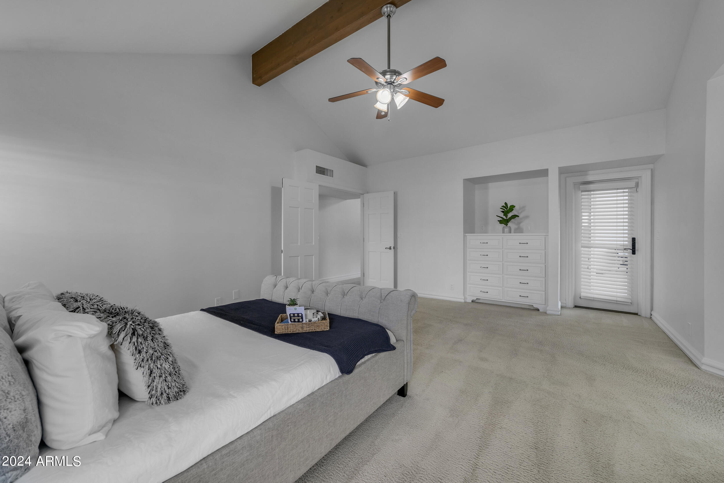 2118 E ENROSE Circle