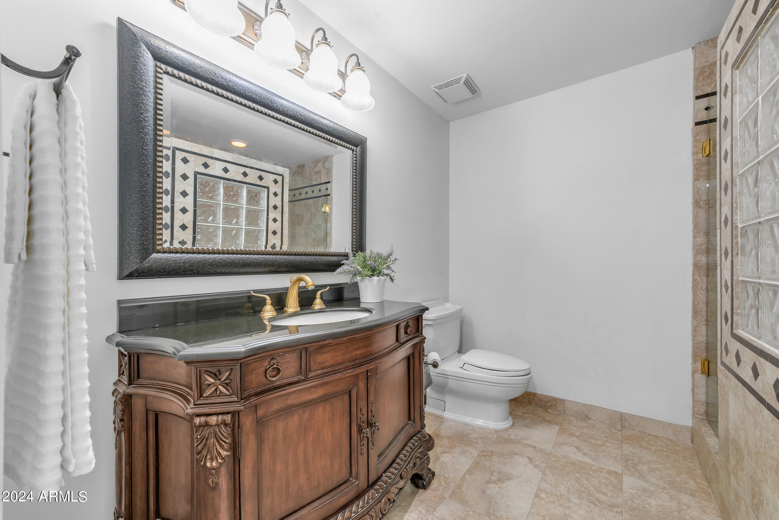 2118 E ENROSE Circle