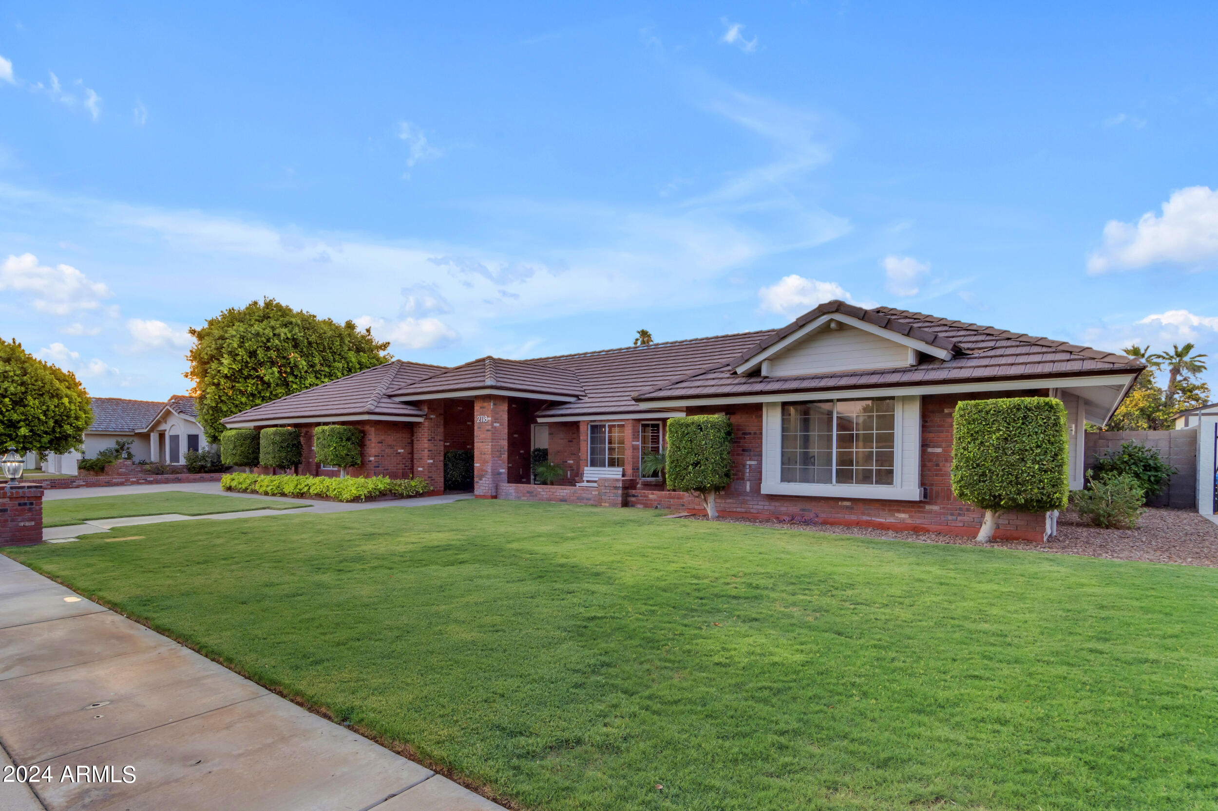 2118 E ENROSE Circle