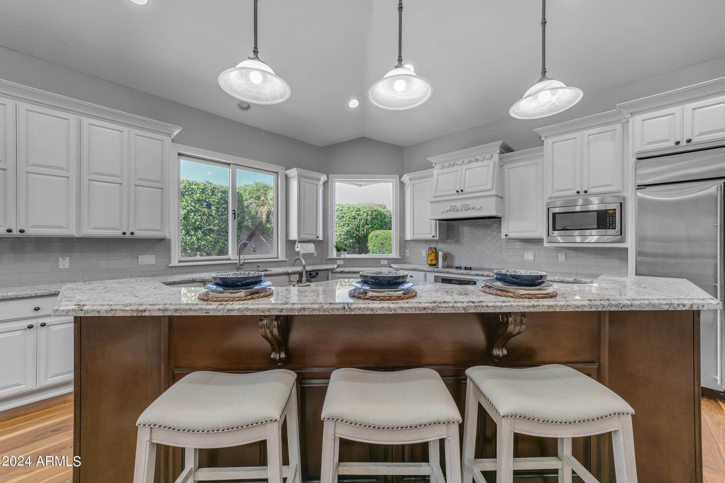 2118 E ENROSE Circle