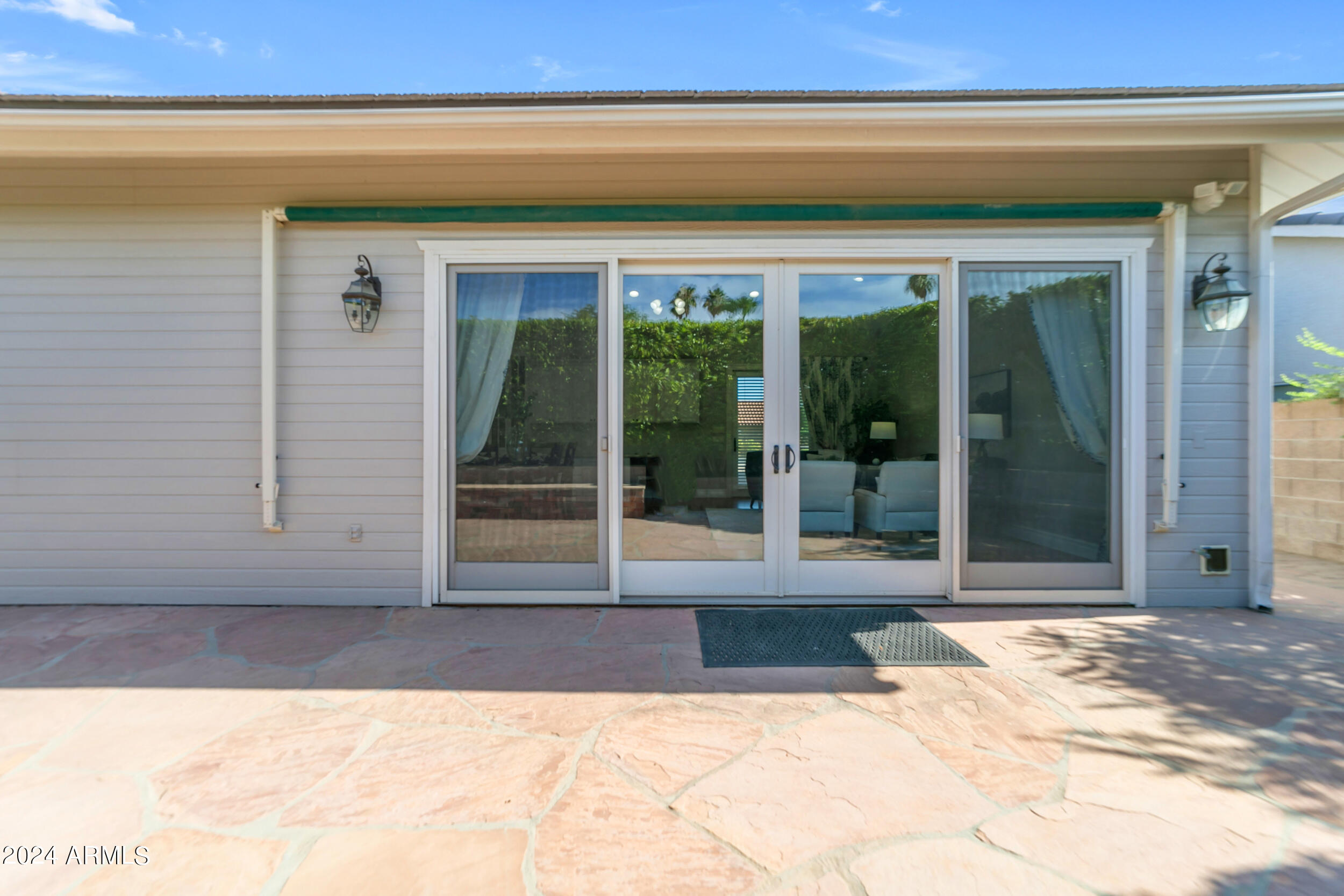 2118 E ENROSE Circle