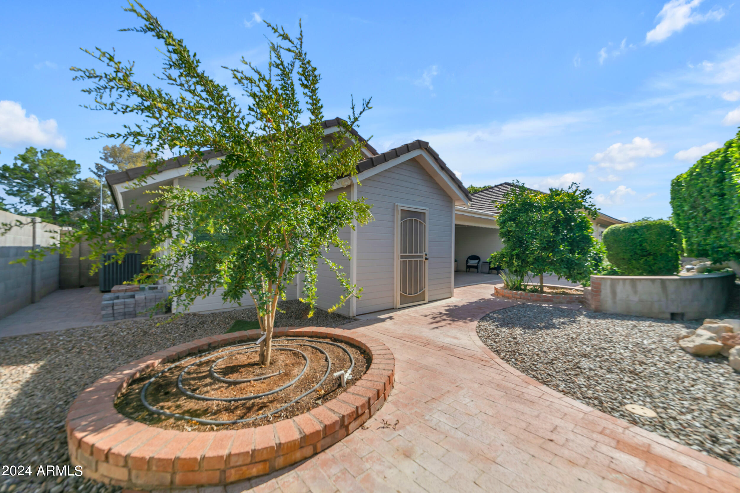 2118 E ENROSE Circle