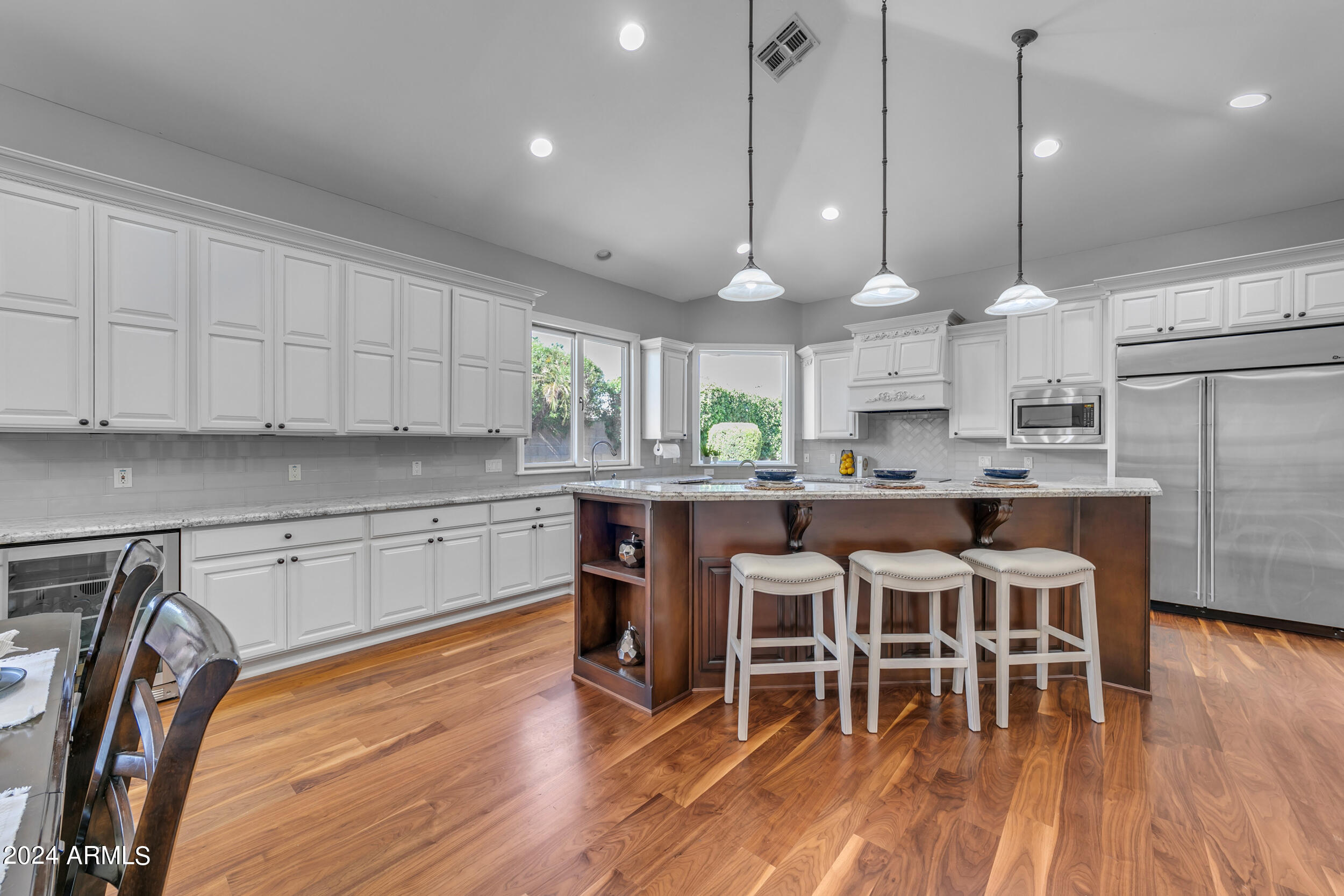 2118 E ENROSE Circle