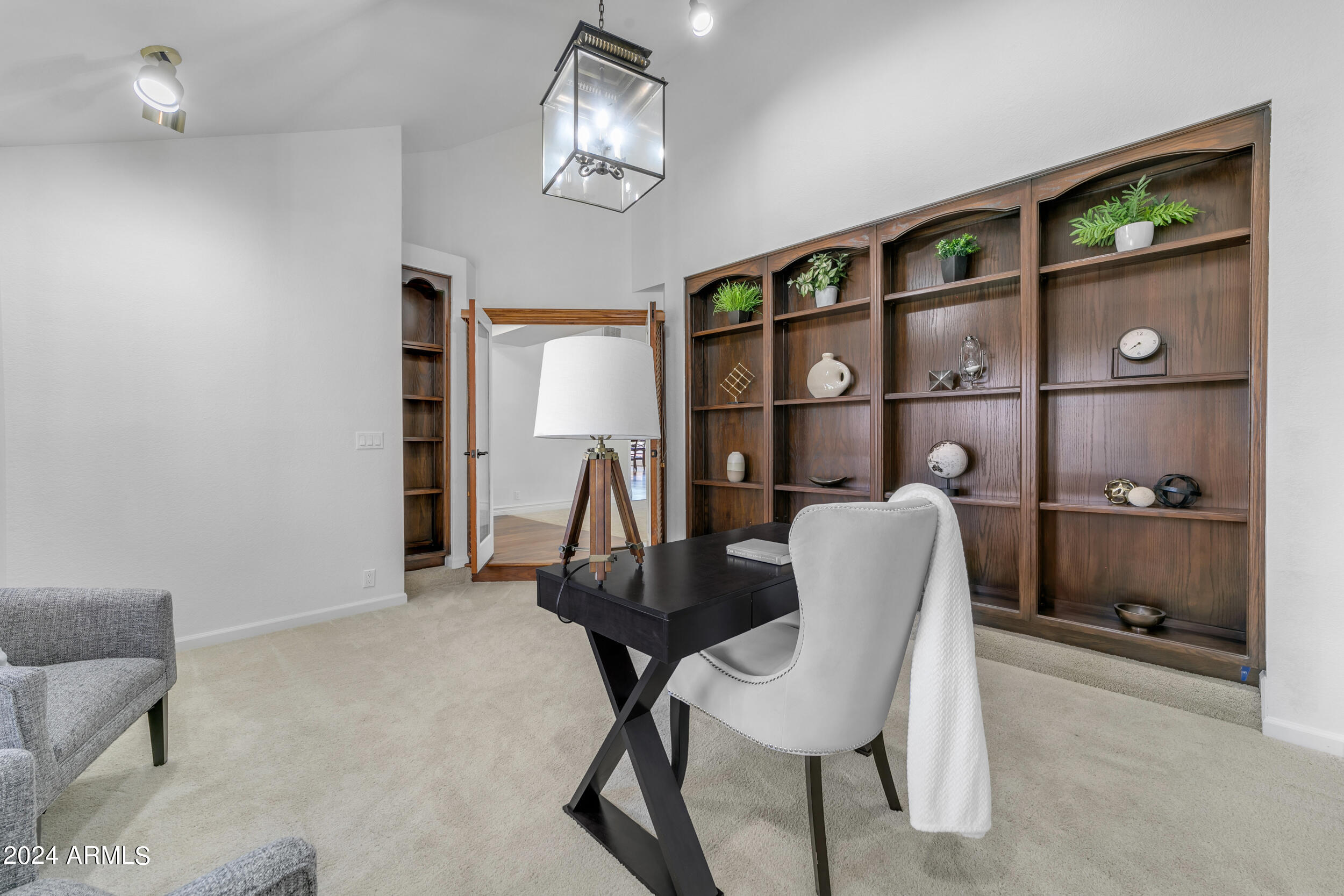 2118 E ENROSE Circle