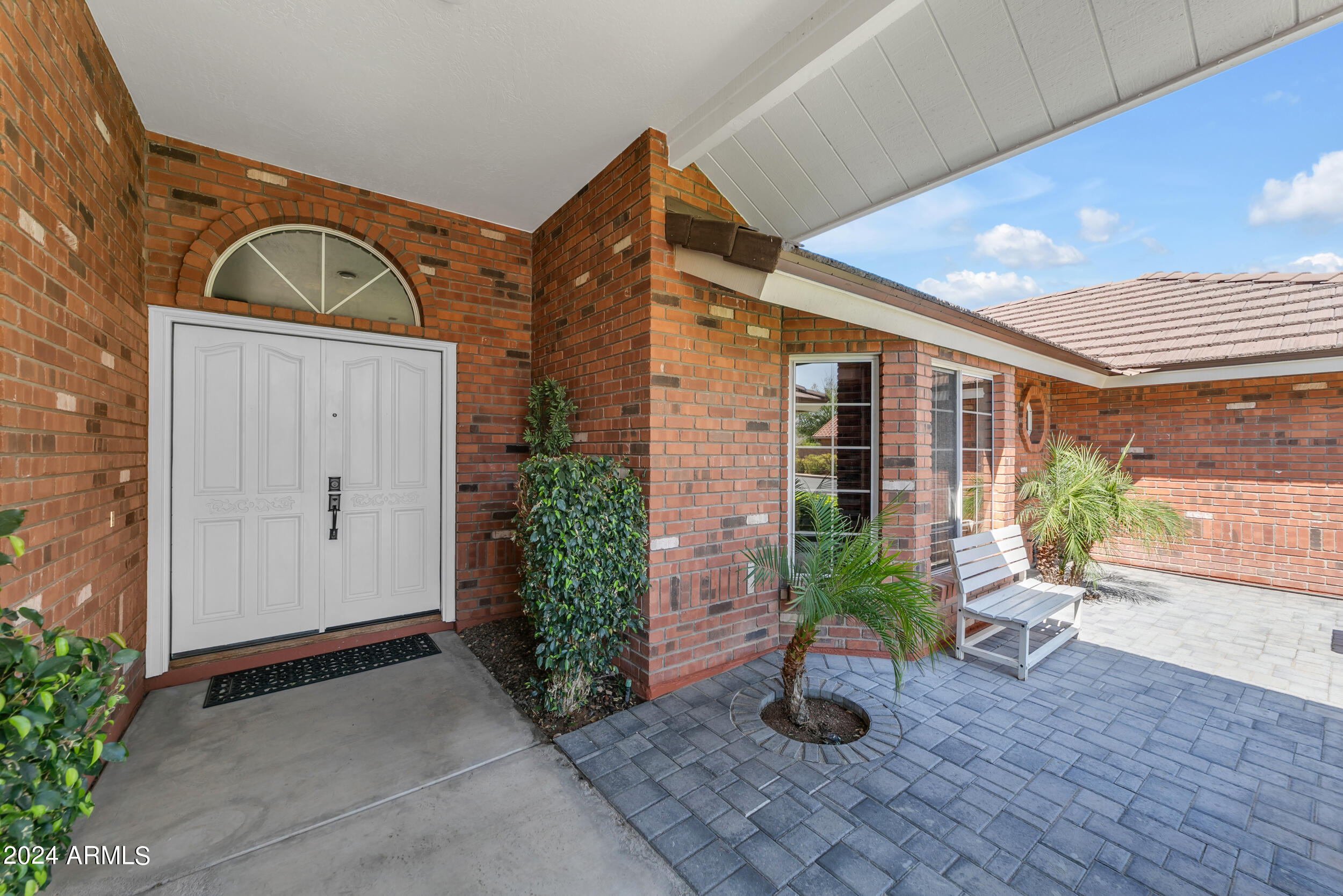 2118 E ENROSE Circle