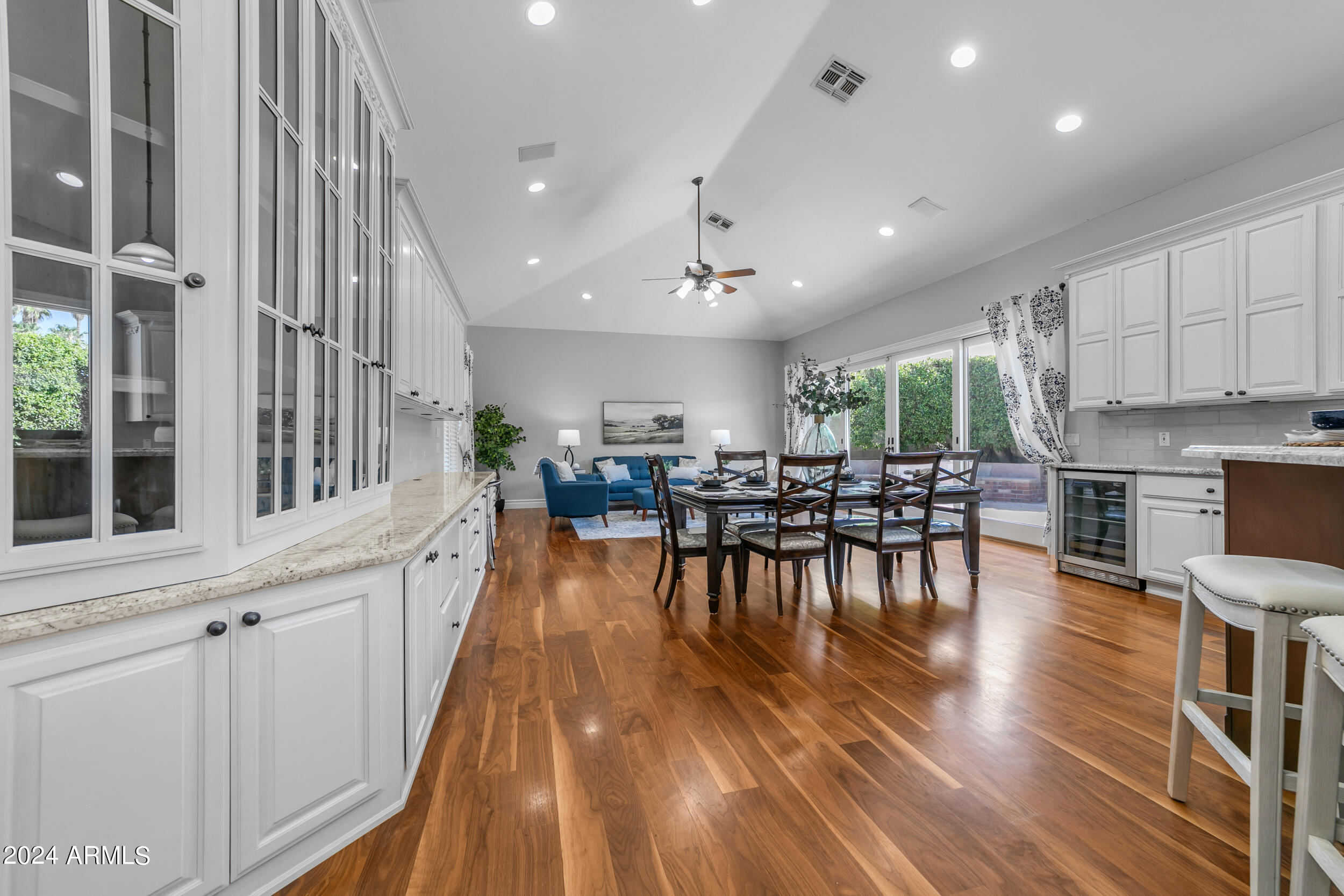 2118 E ENROSE Circle