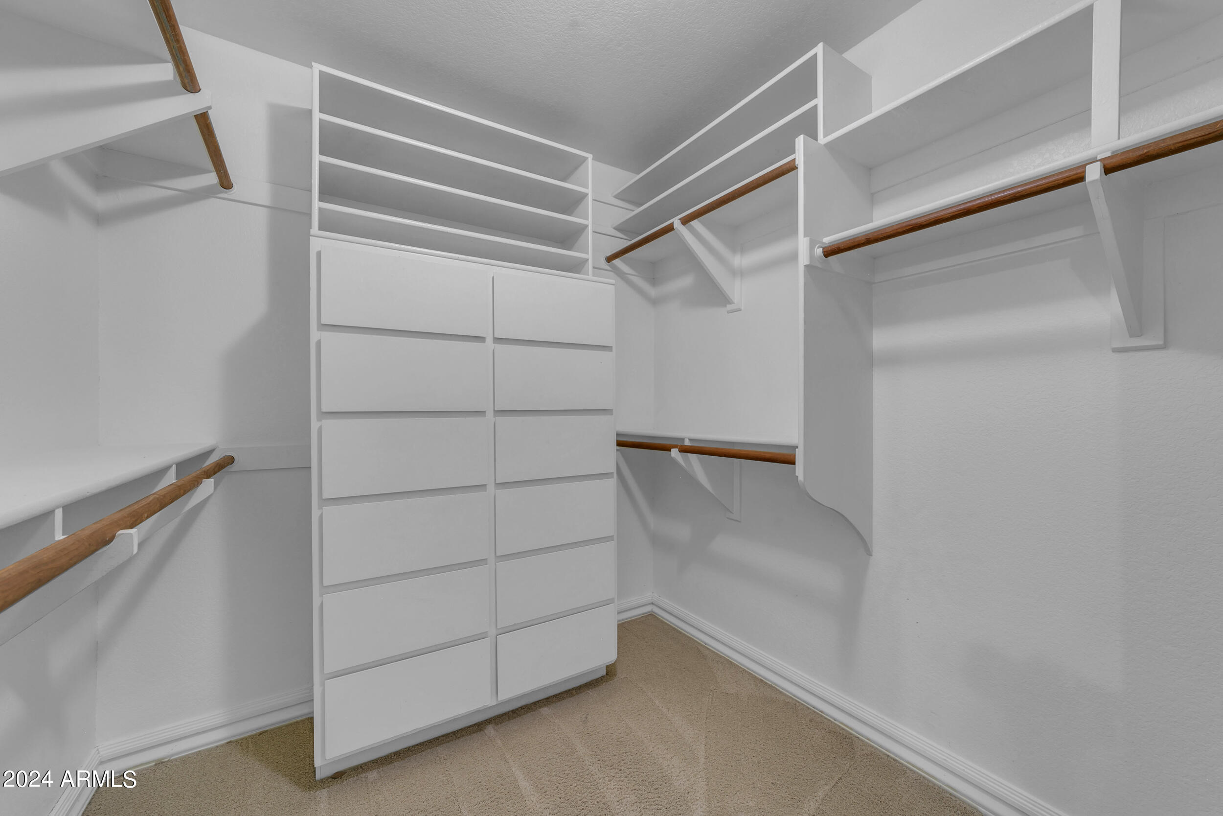 2118 E ENROSE Circle