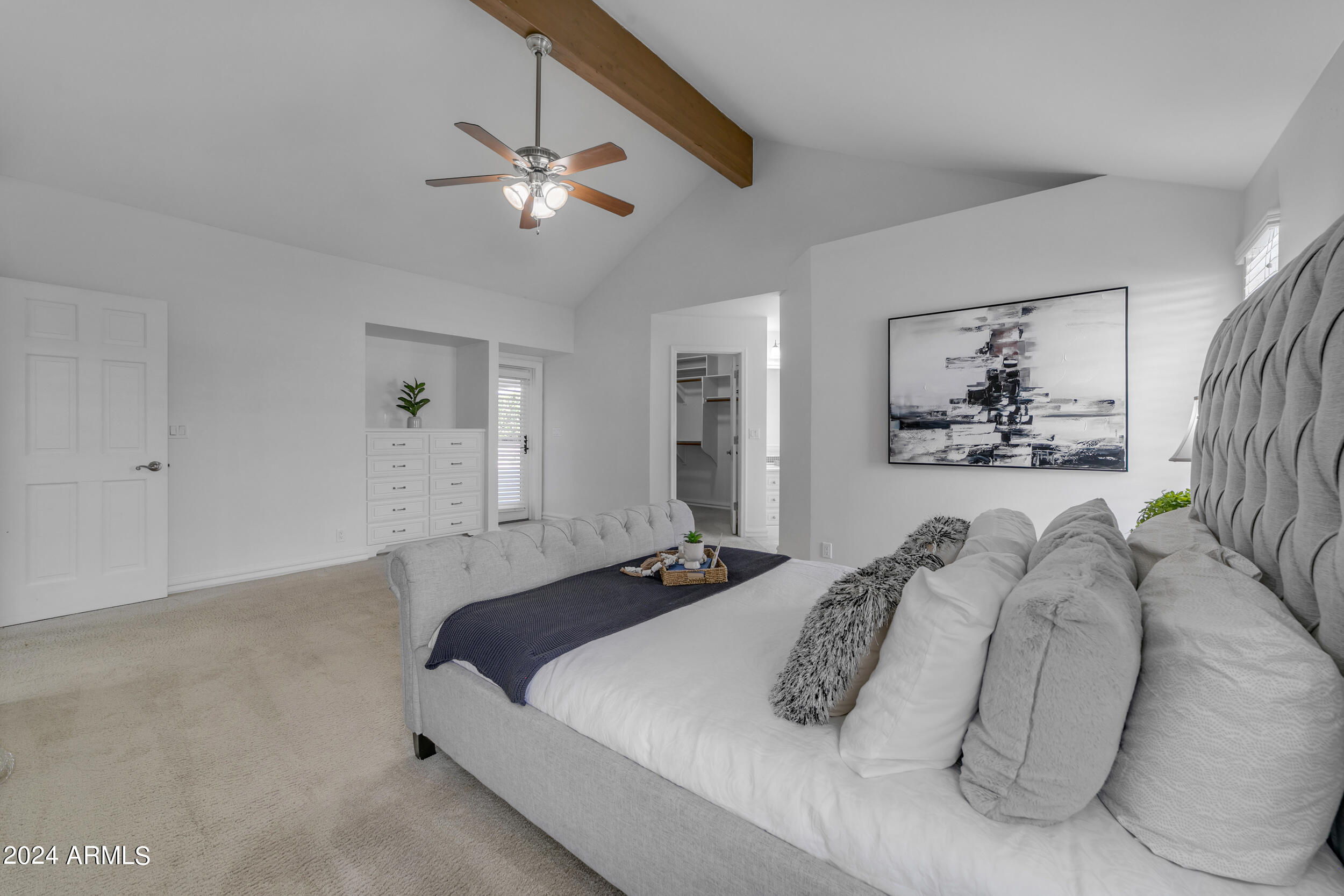 2118 E ENROSE Circle