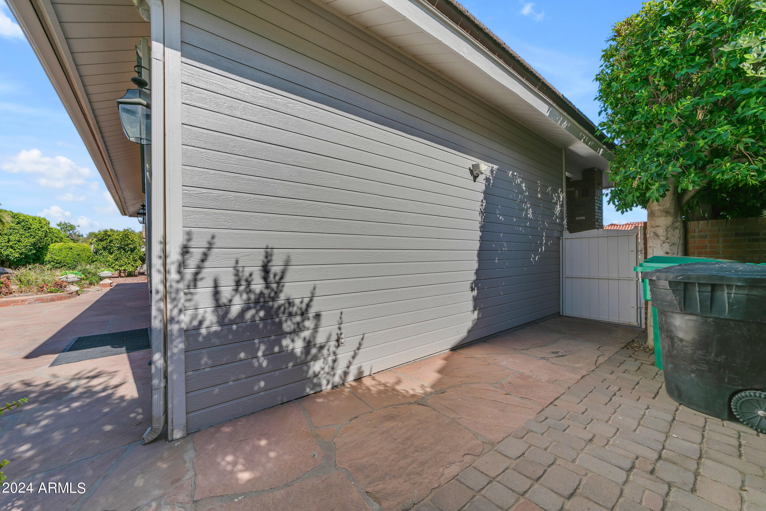 2118 E ENROSE Circle