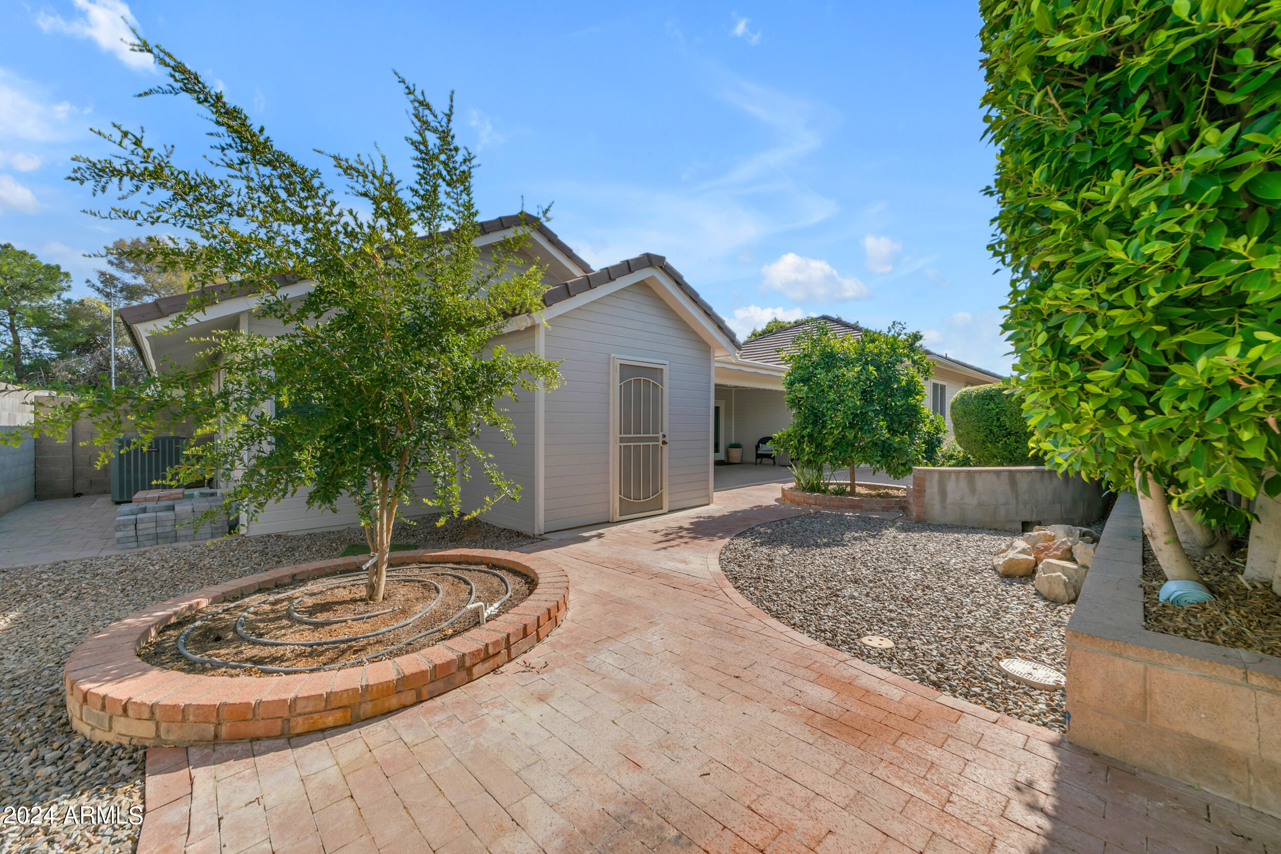 2118 E ENROSE Circle