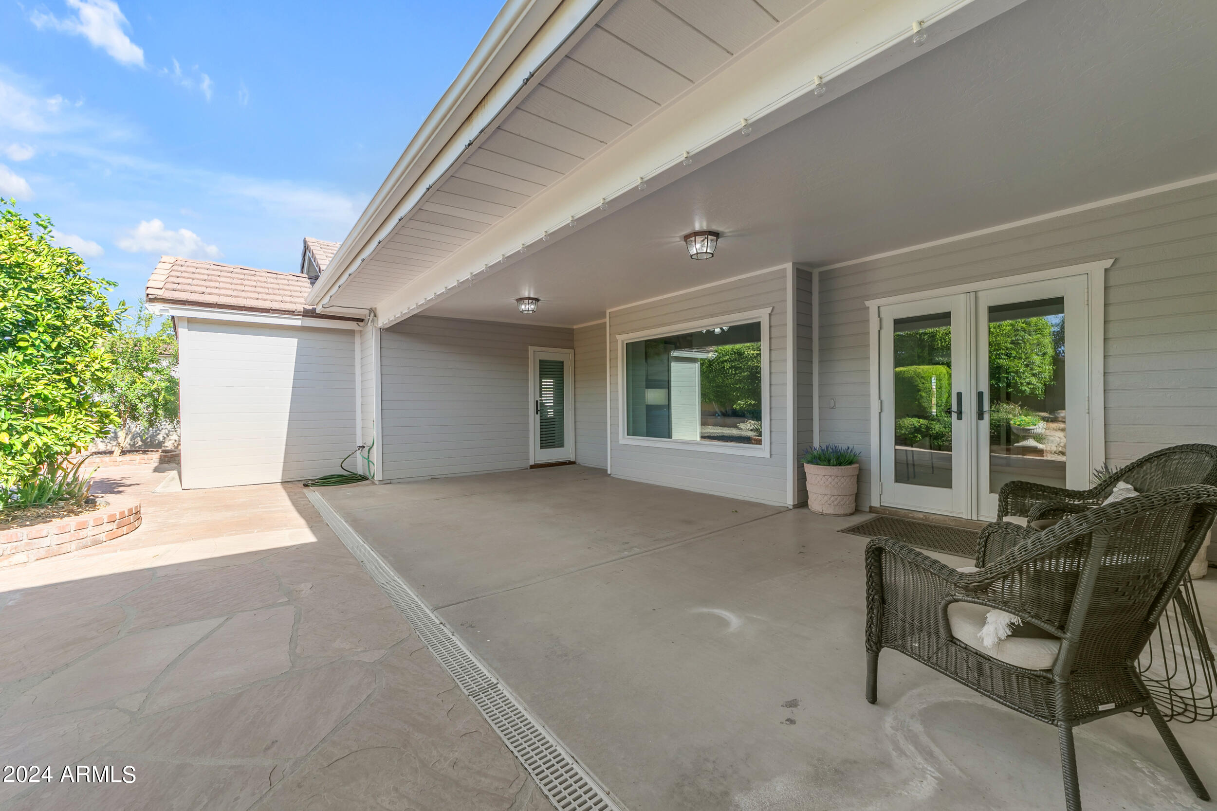 2118 E ENROSE Circle