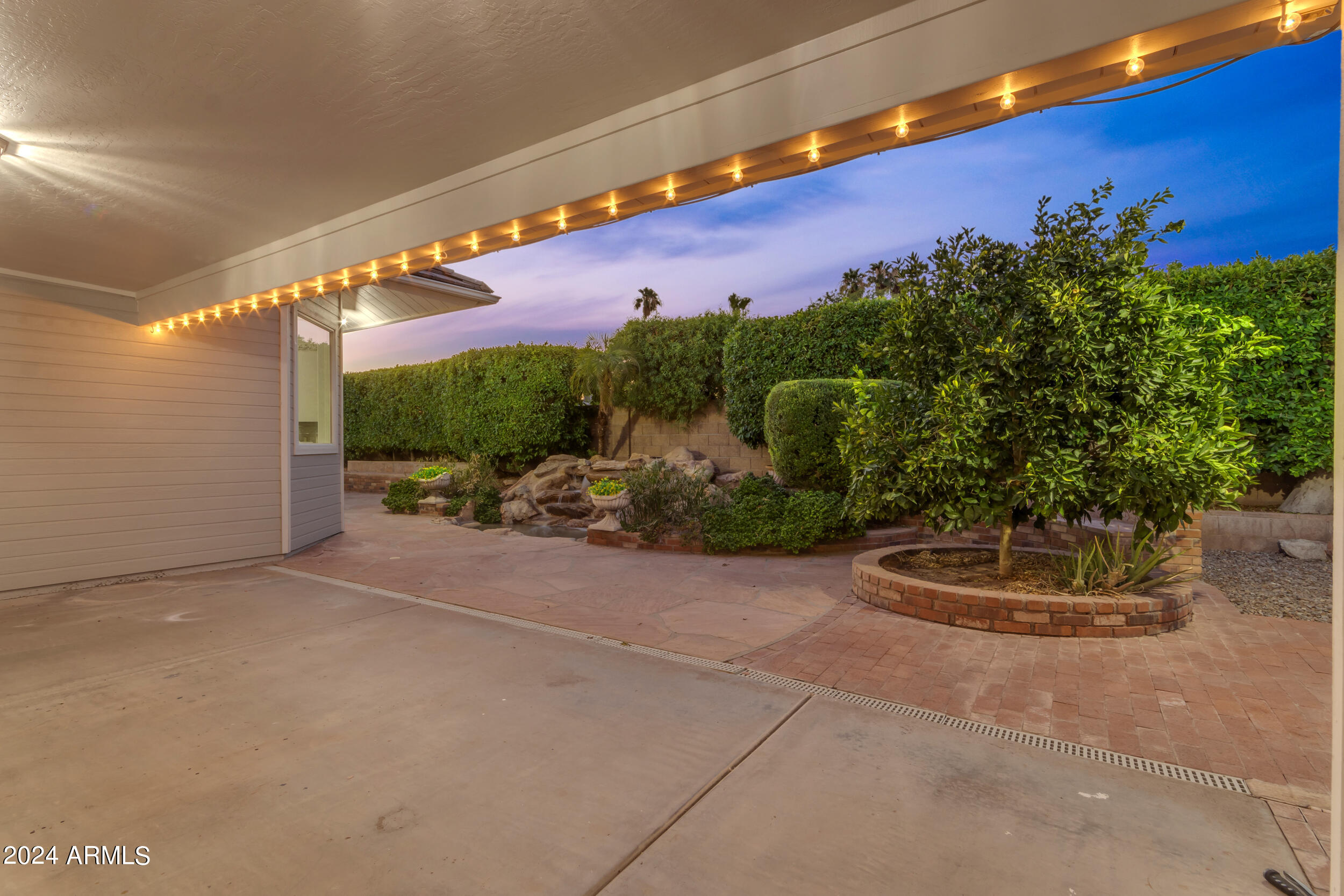 2118 E ENROSE Circle