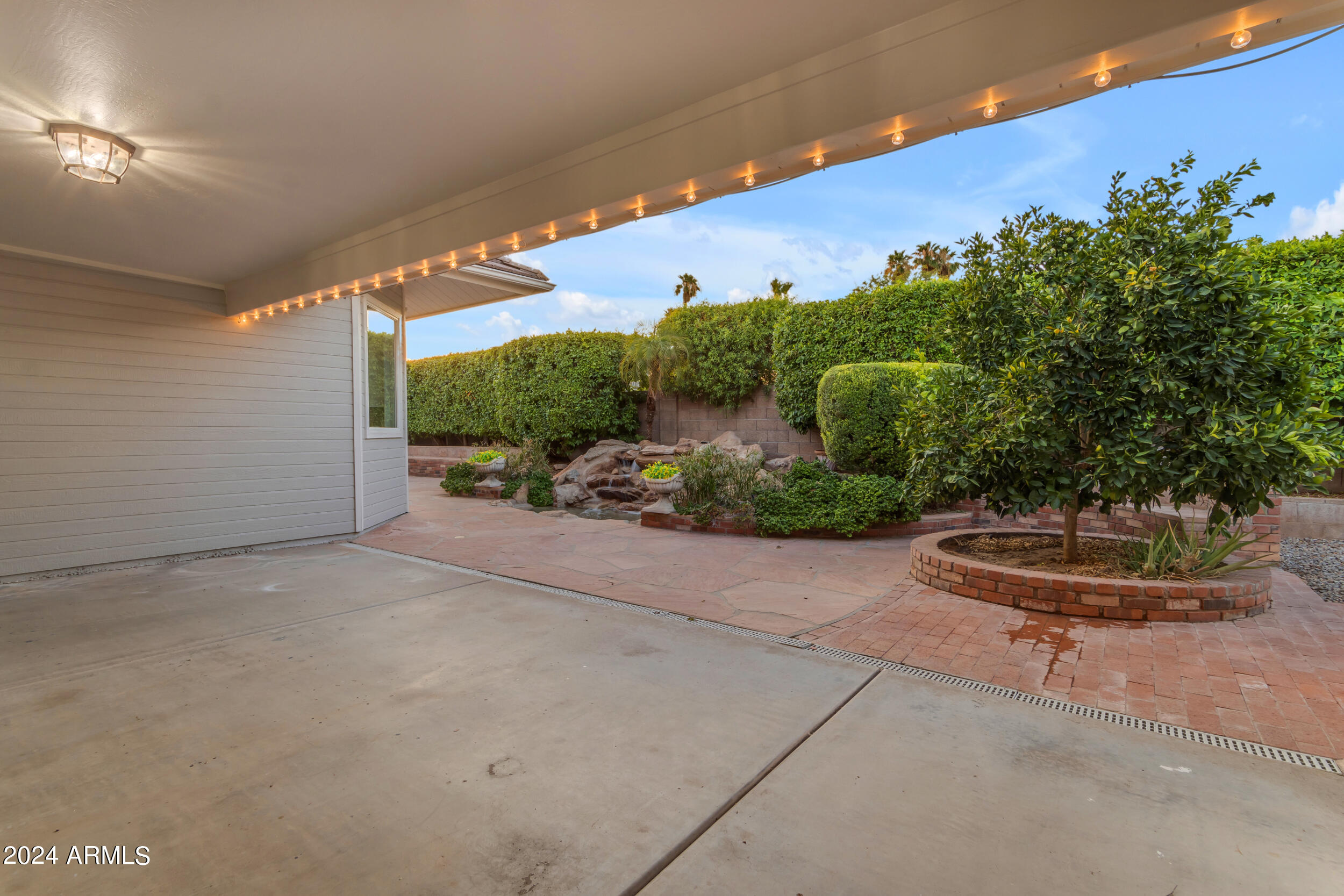 2118 E ENROSE Circle