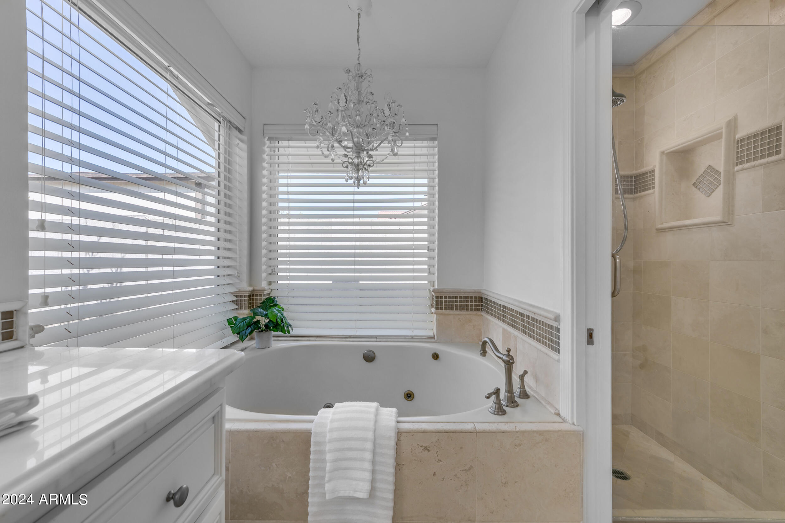 2118 E ENROSE Circle