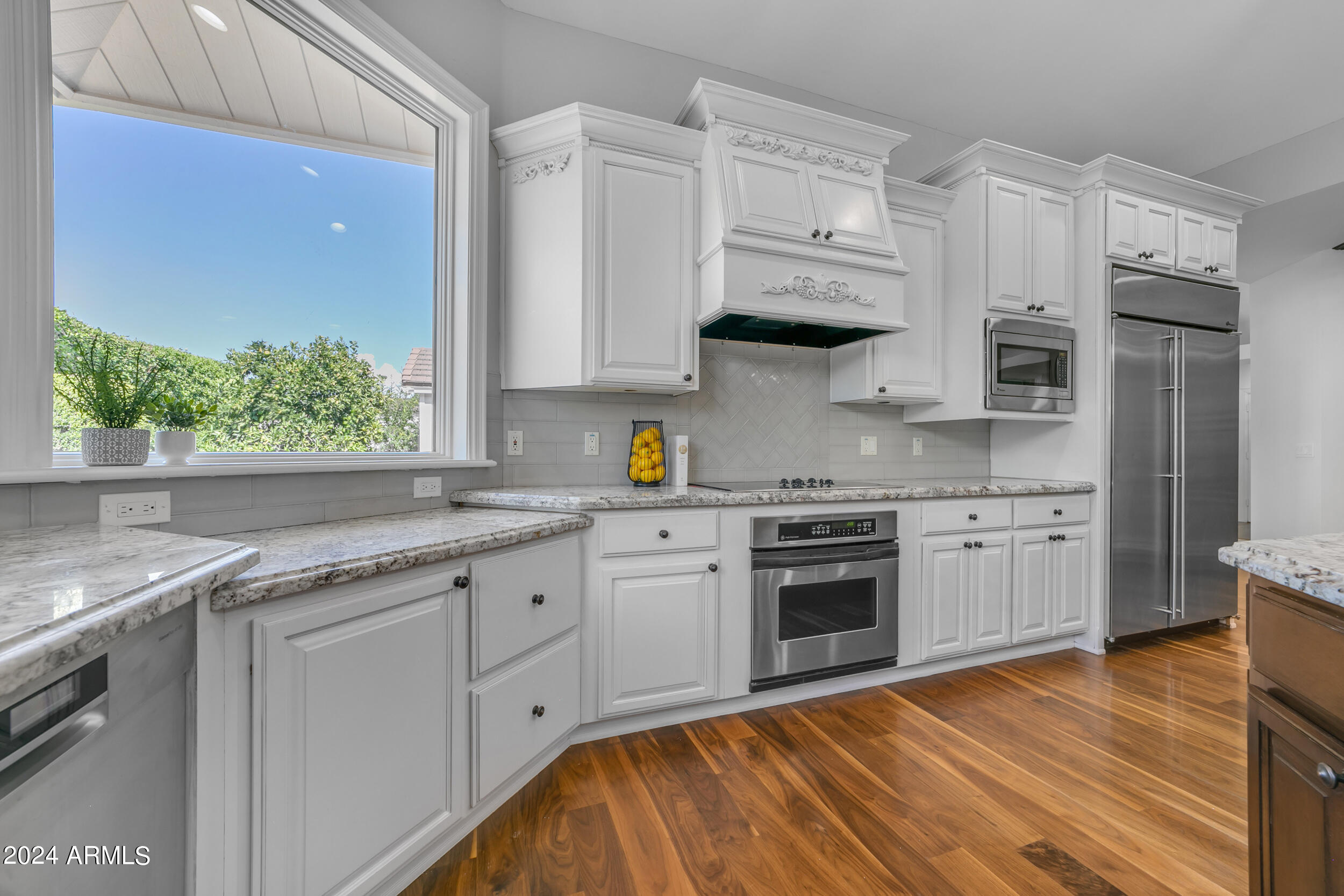 2118 E ENROSE Circle