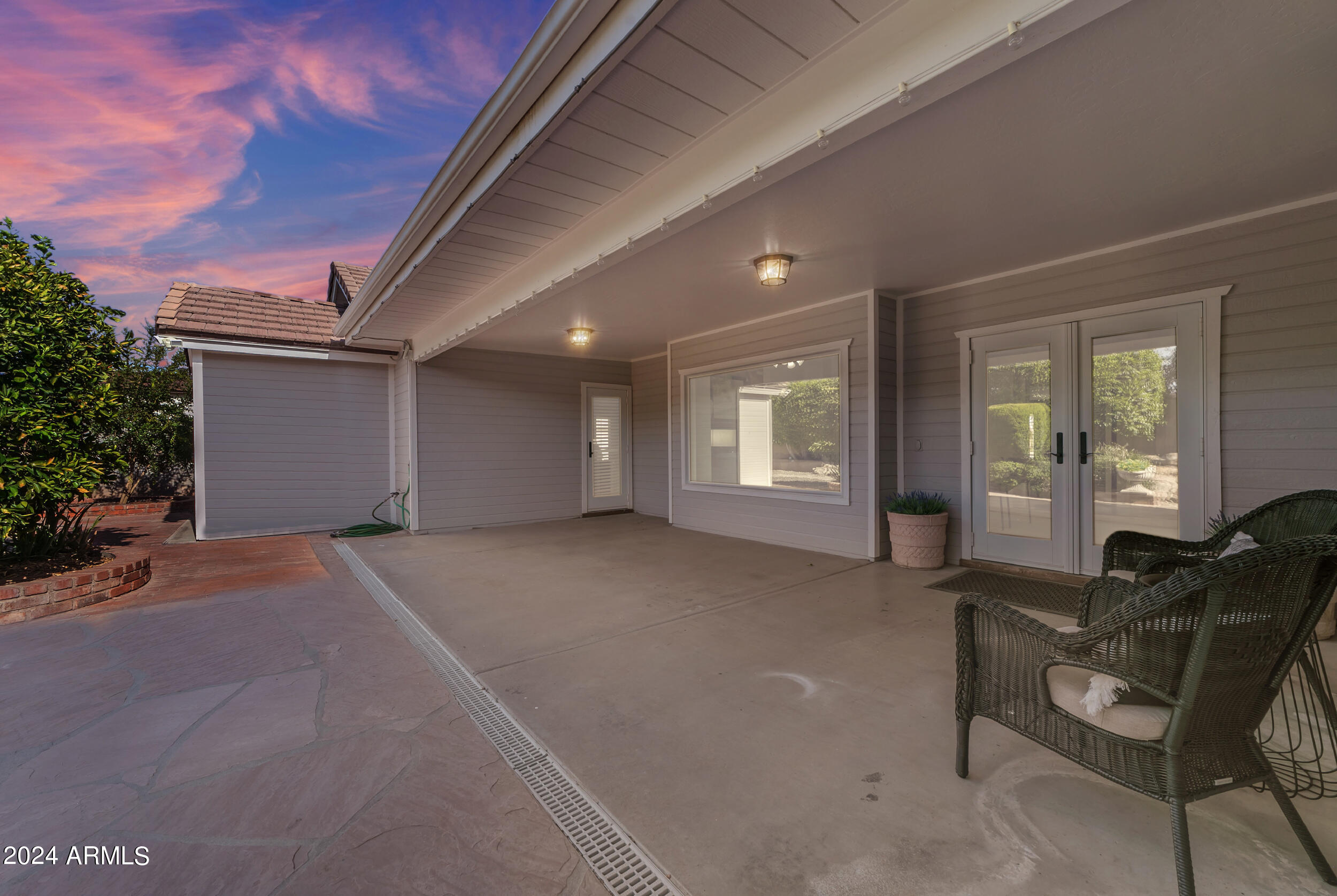 2118 E ENROSE Circle