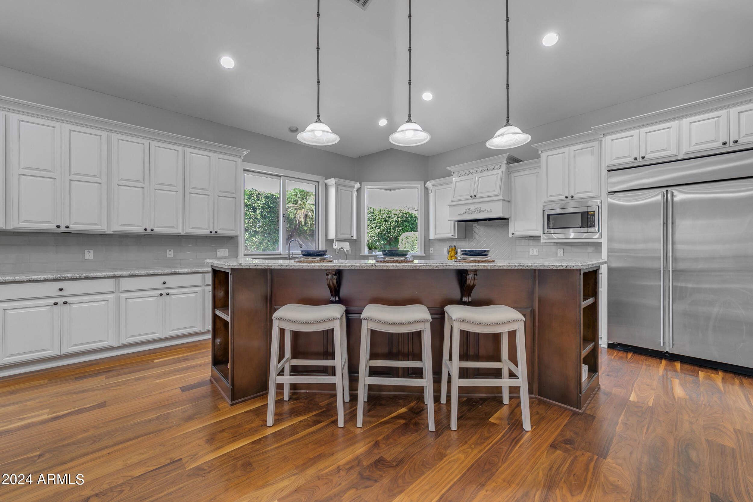 2118 E ENROSE Circle