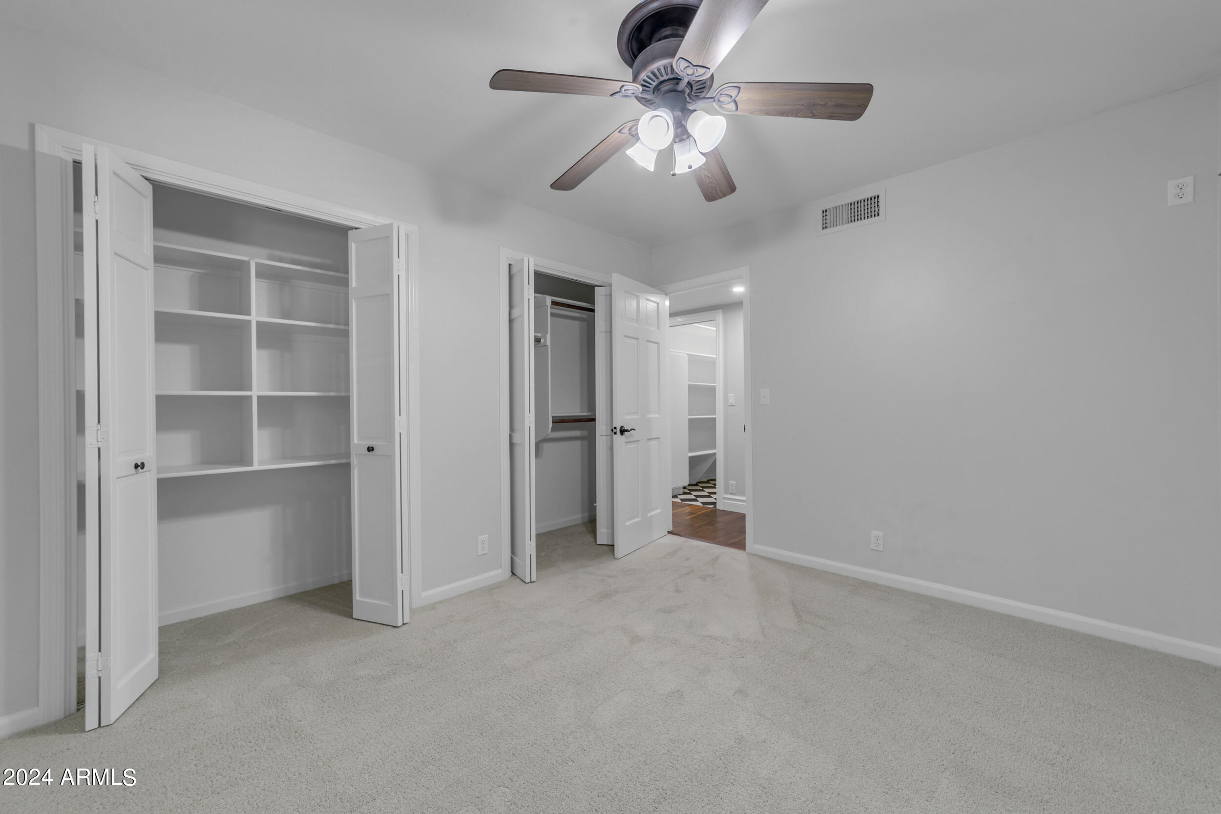 2118 E ENROSE Circle