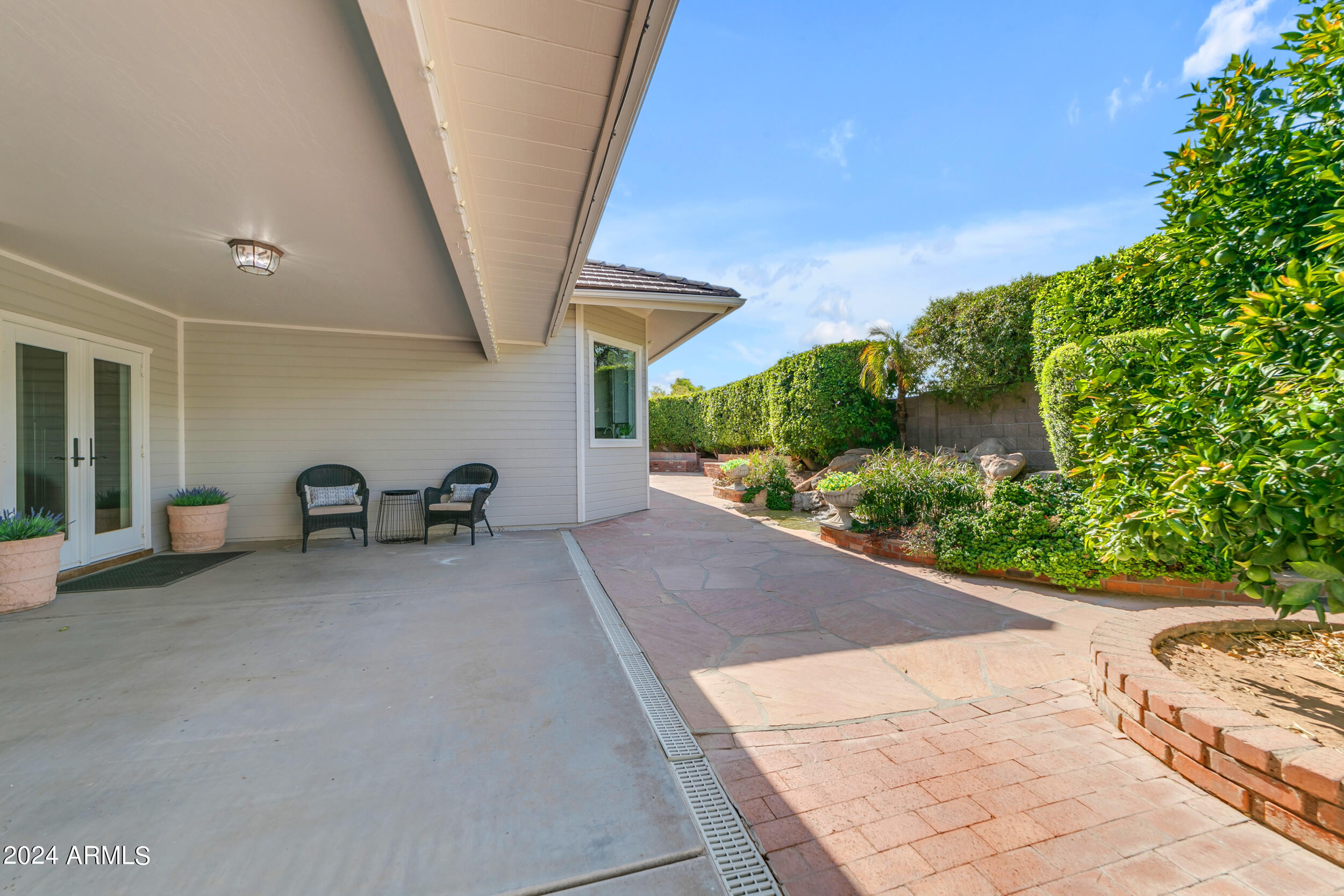 2118 E ENROSE Circle