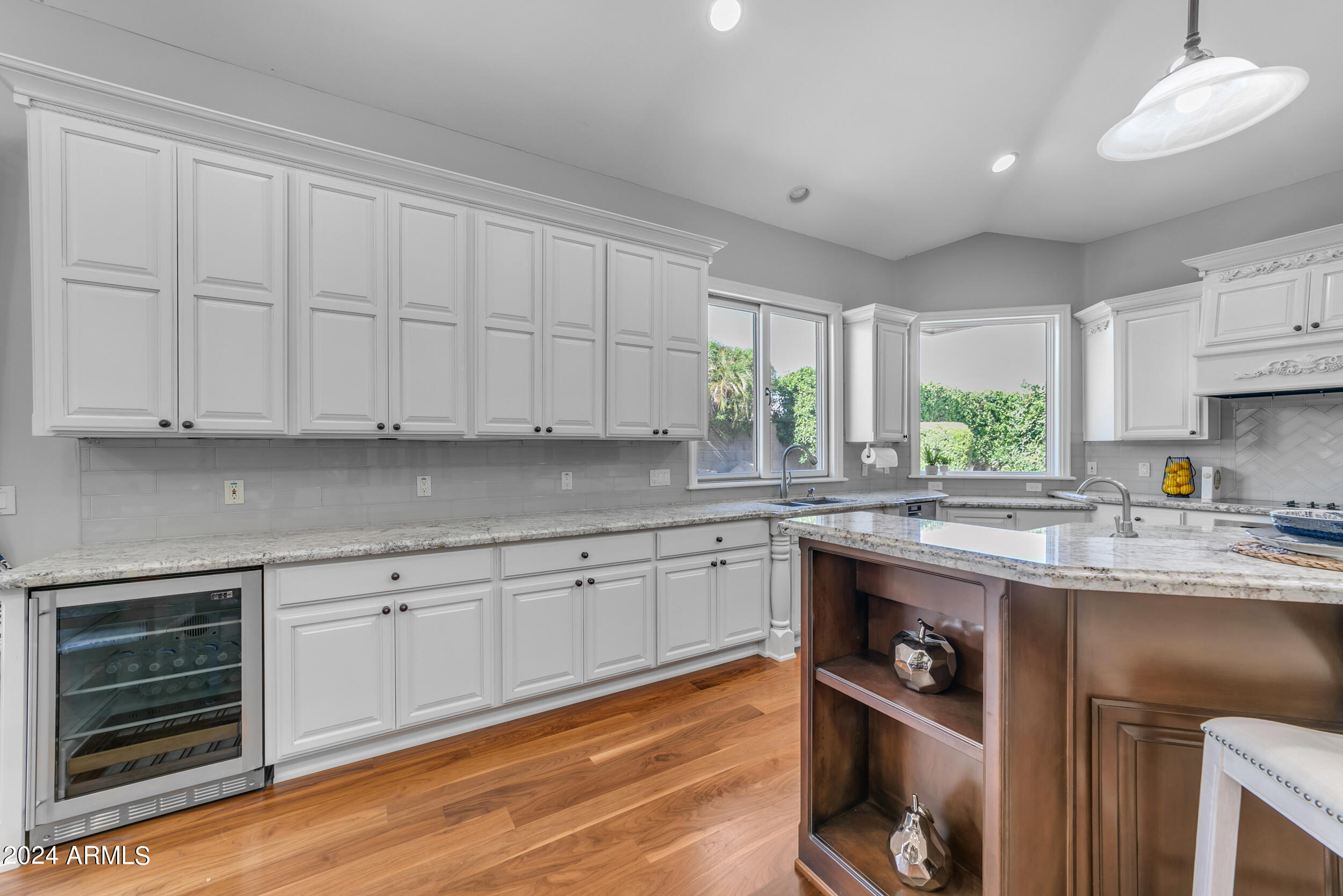 2118 E ENROSE Circle