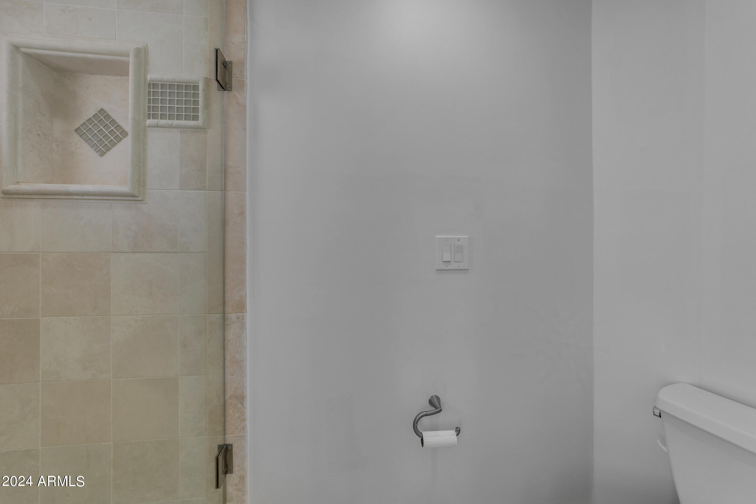 2118 E ENROSE Circle