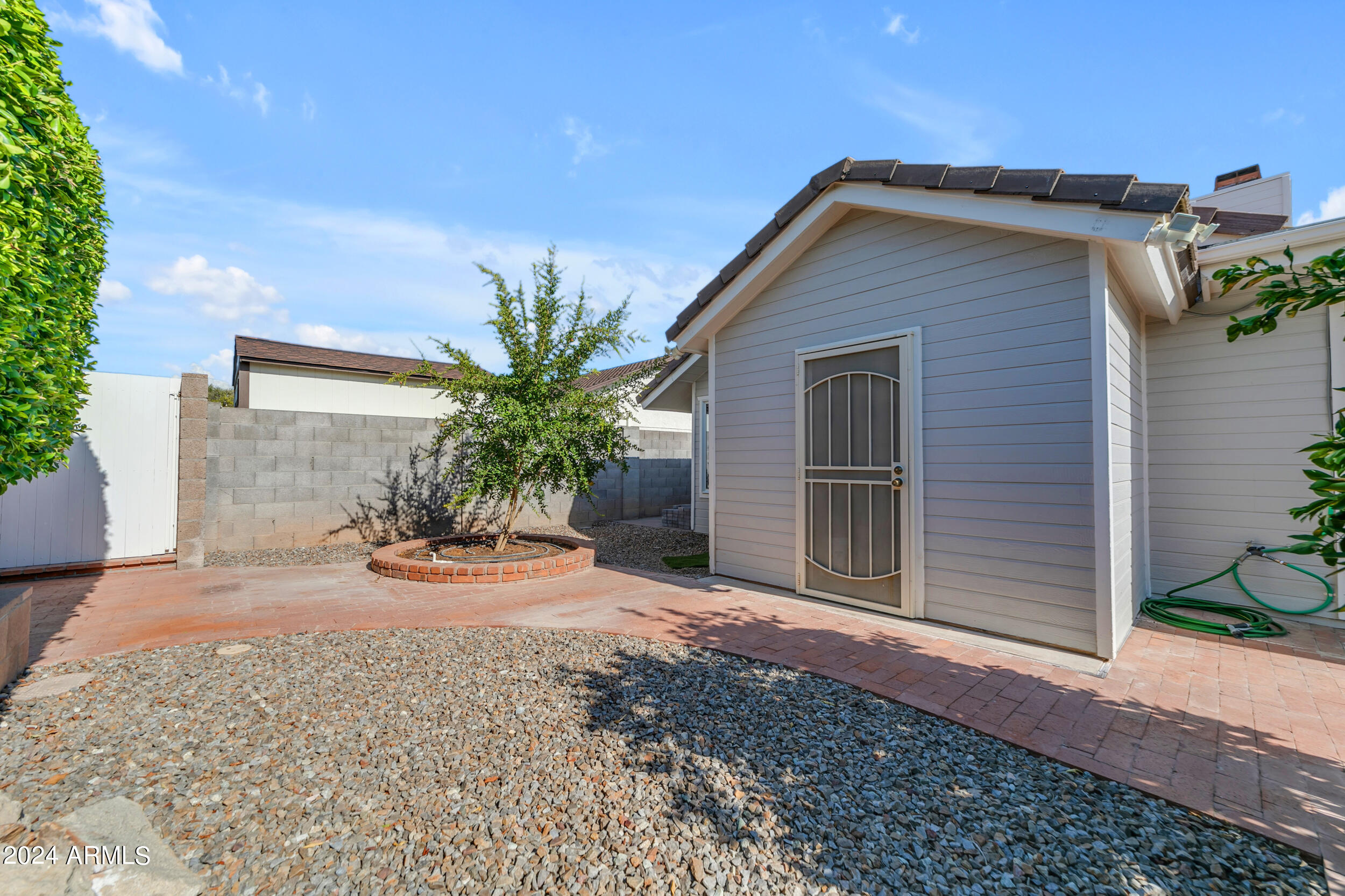 2118 E ENROSE Circle