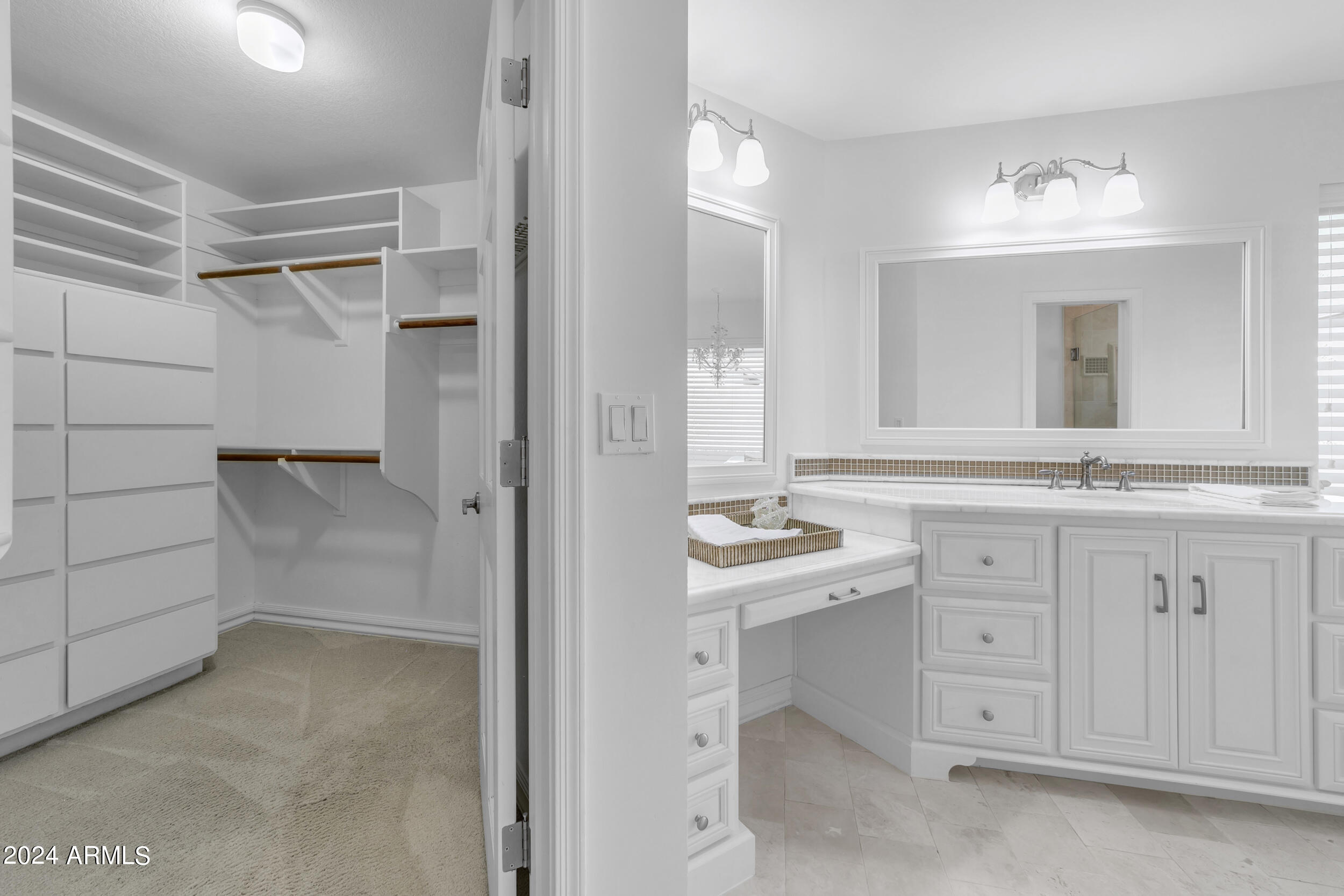 2118 E ENROSE Circle