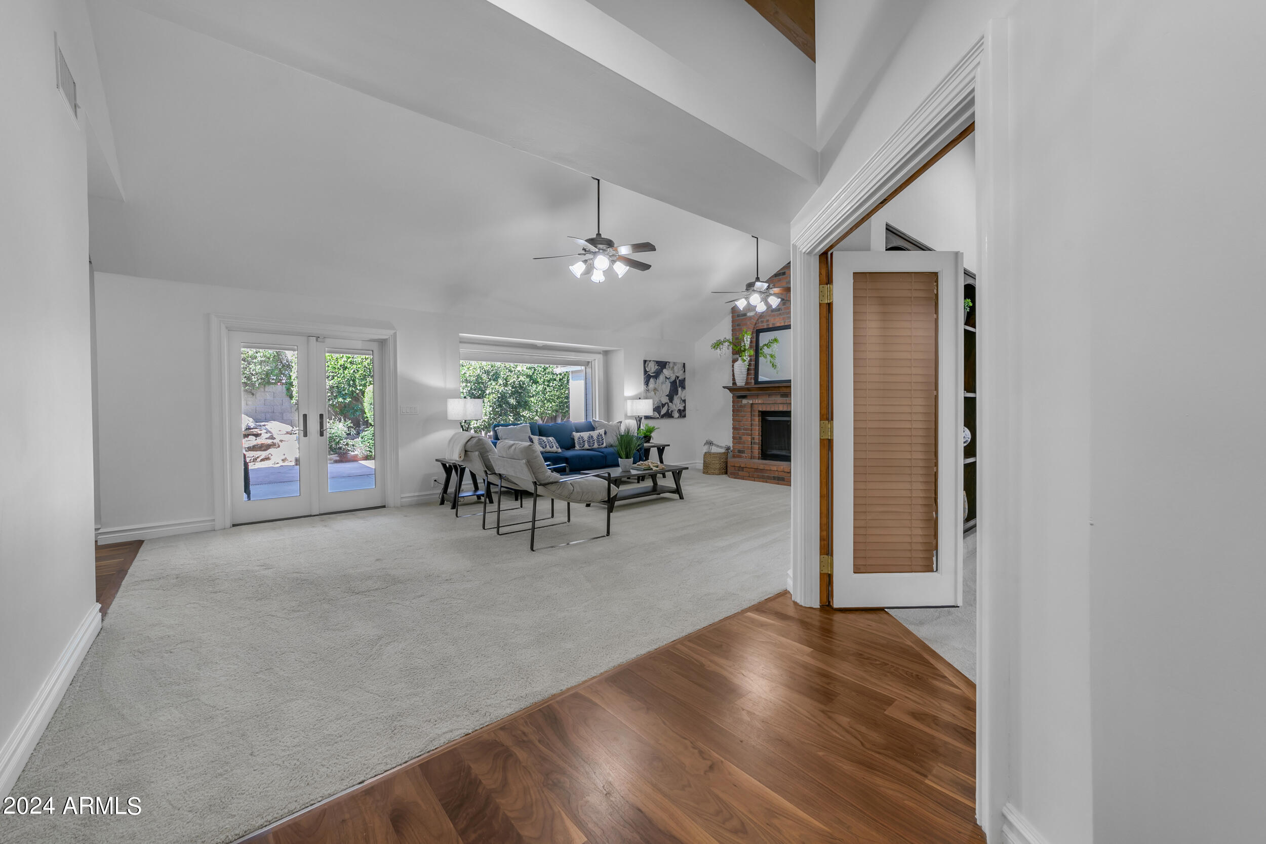 2118 E ENROSE Circle