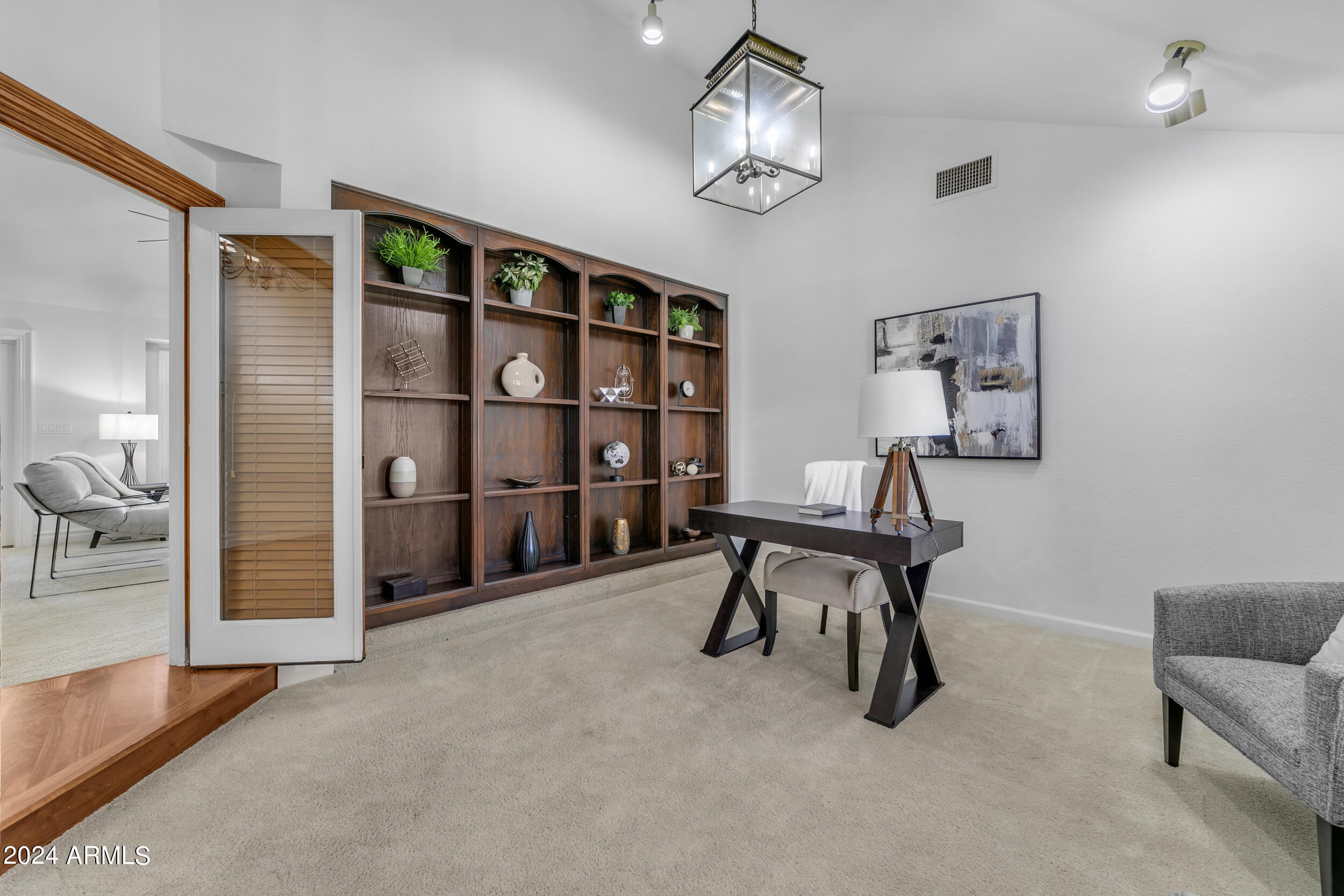 2118 E ENROSE Circle