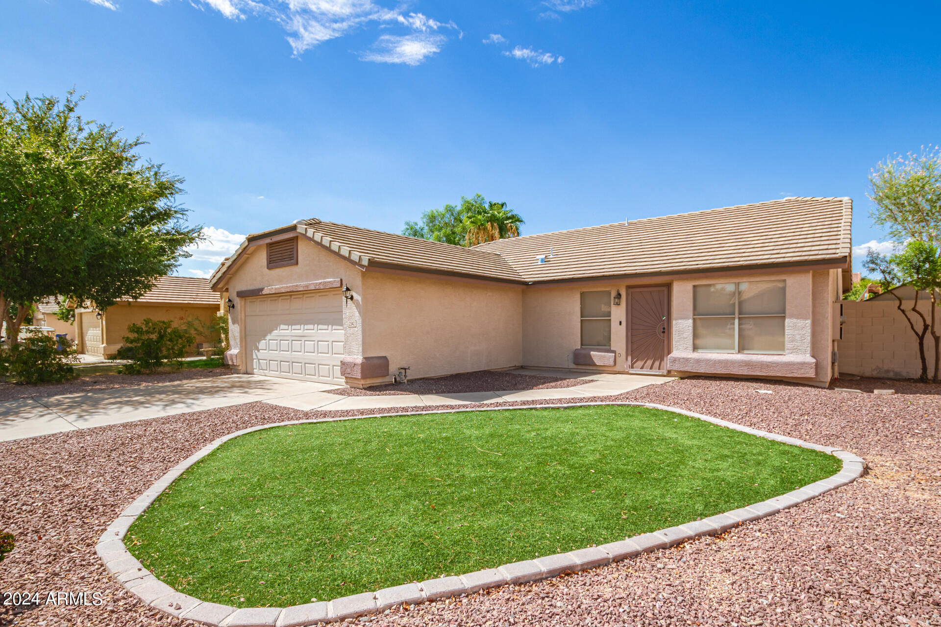 2342 E SMOKE TREE Road