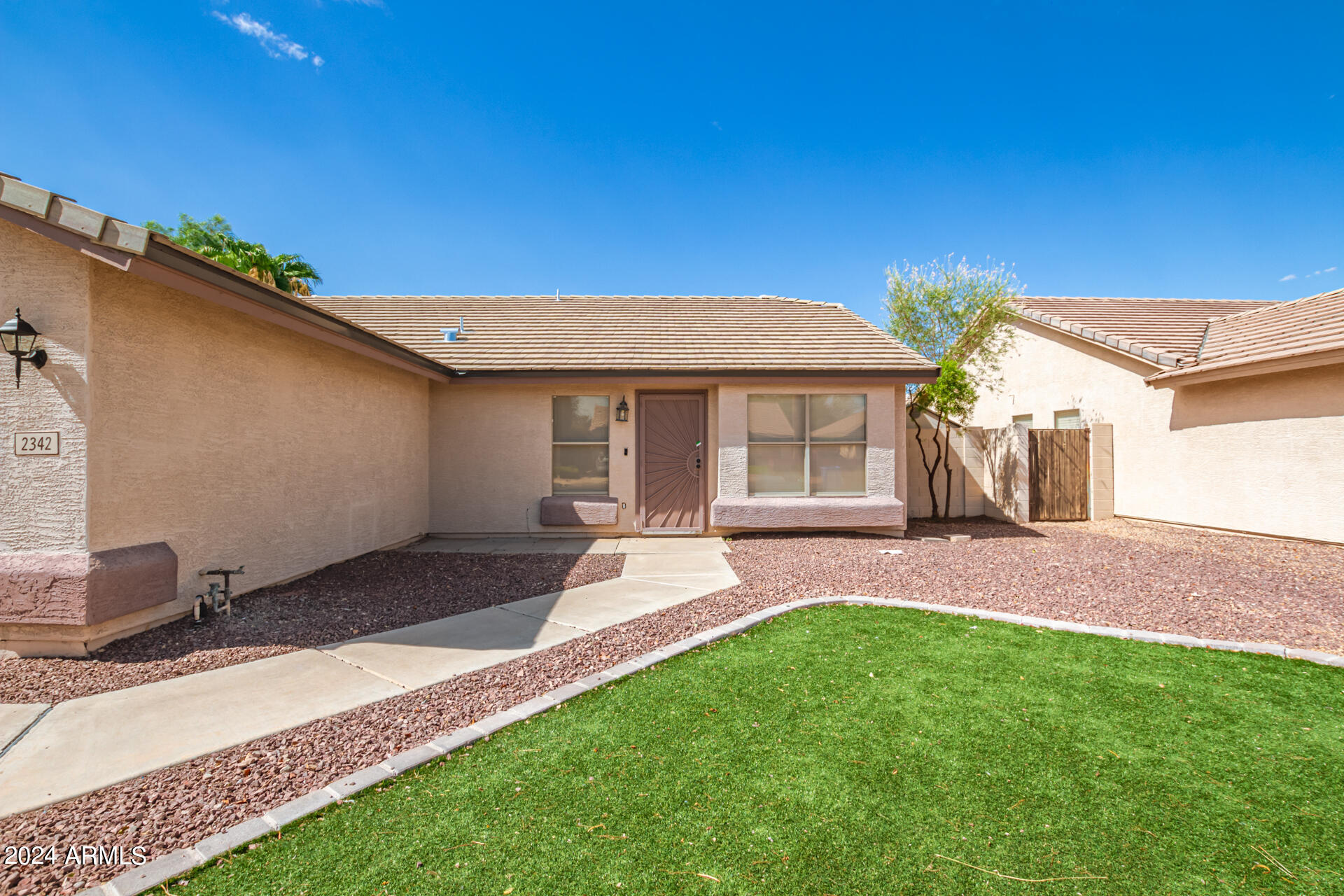 2342 E SMOKE TREE Road