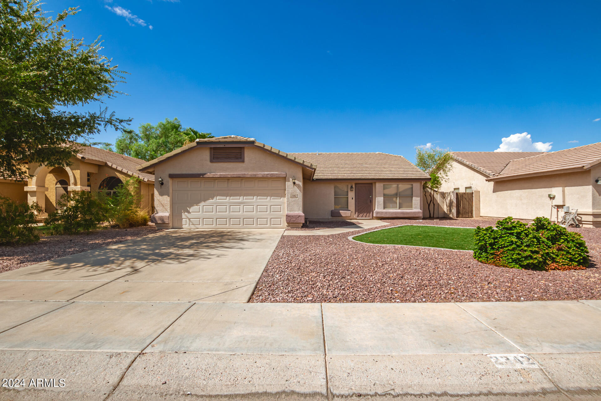 2342 E SMOKE TREE Road