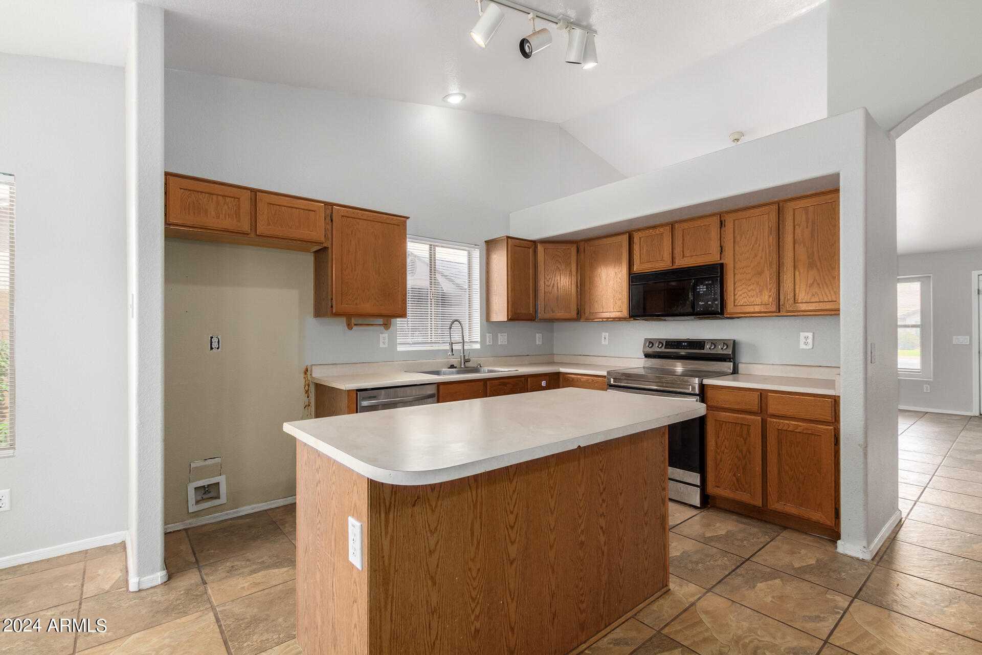 2342 E SMOKE TREE Road