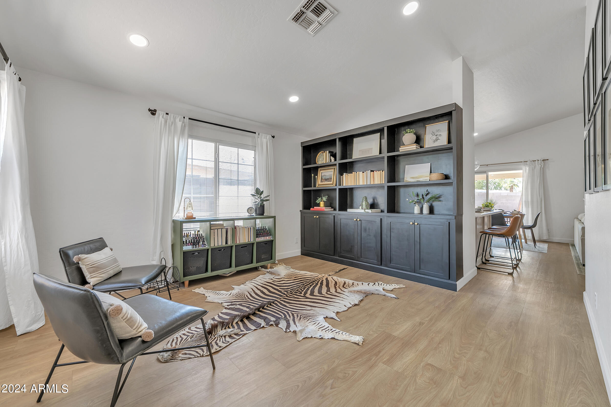 8557 E CLOVIS Avenue