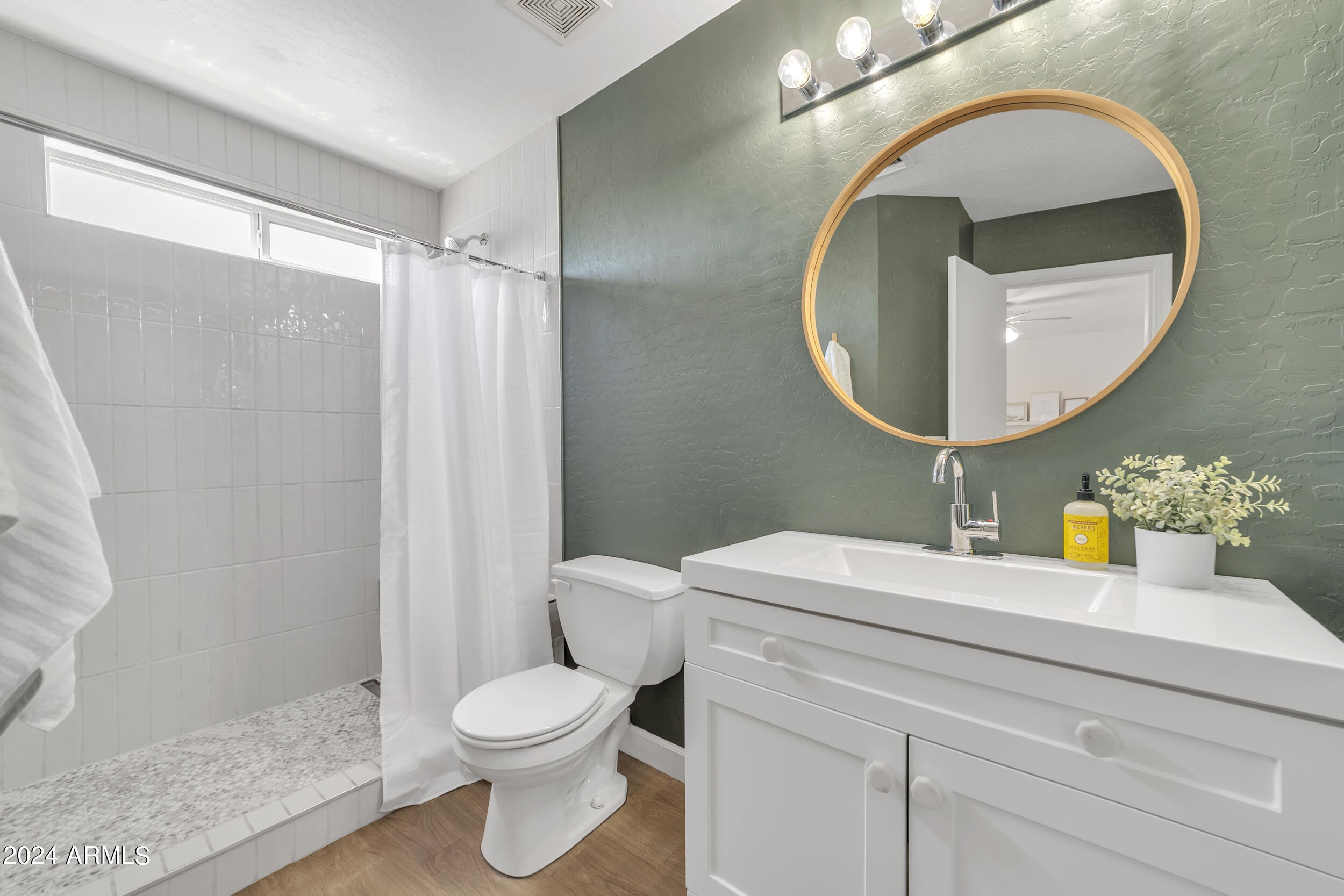 8557 E CLOVIS Avenue