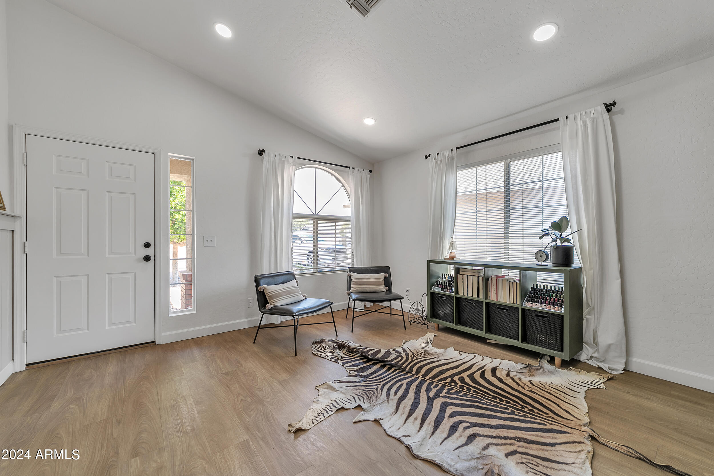 8557 E CLOVIS Avenue