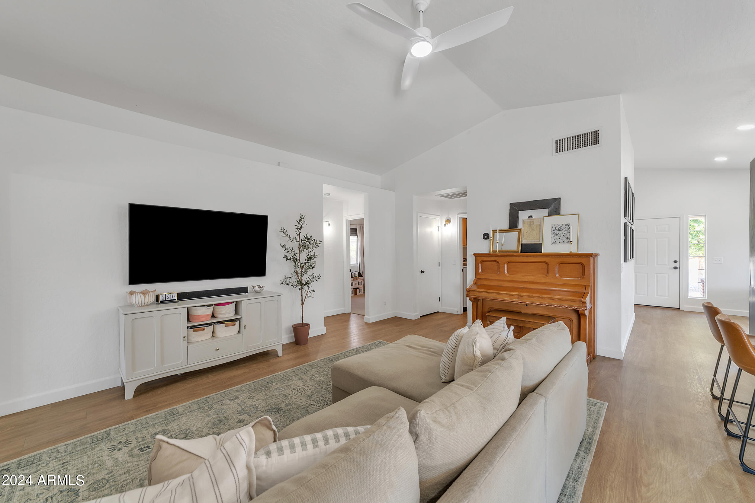 8557 E CLOVIS Avenue