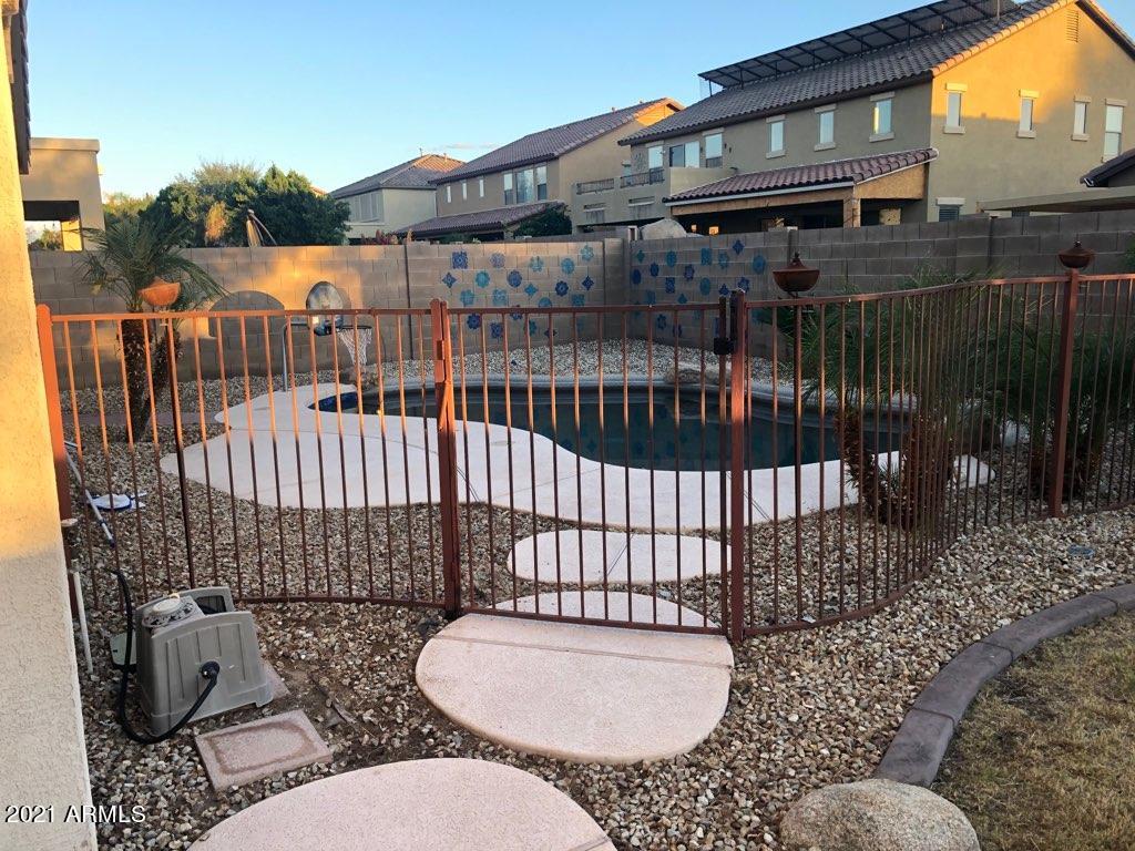 3061 E VALLEJO Drive