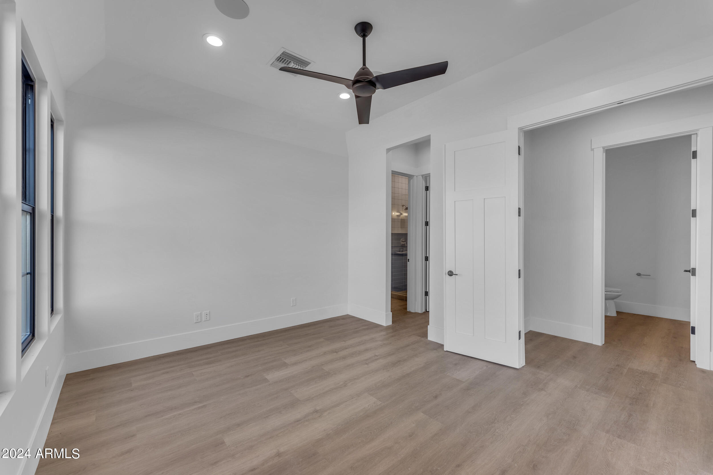 2592 E Mountain Drive