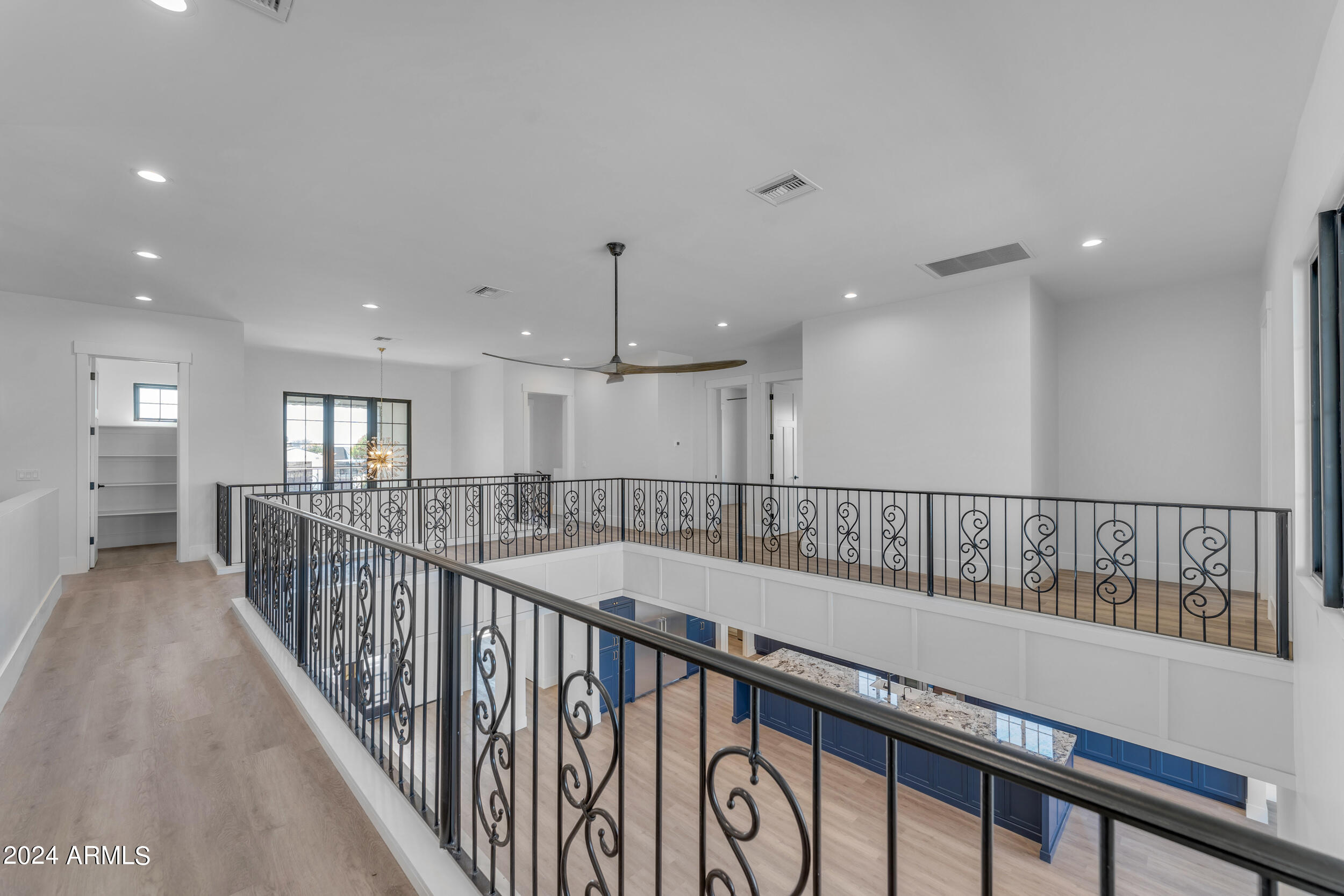 2592 E Mountain Drive