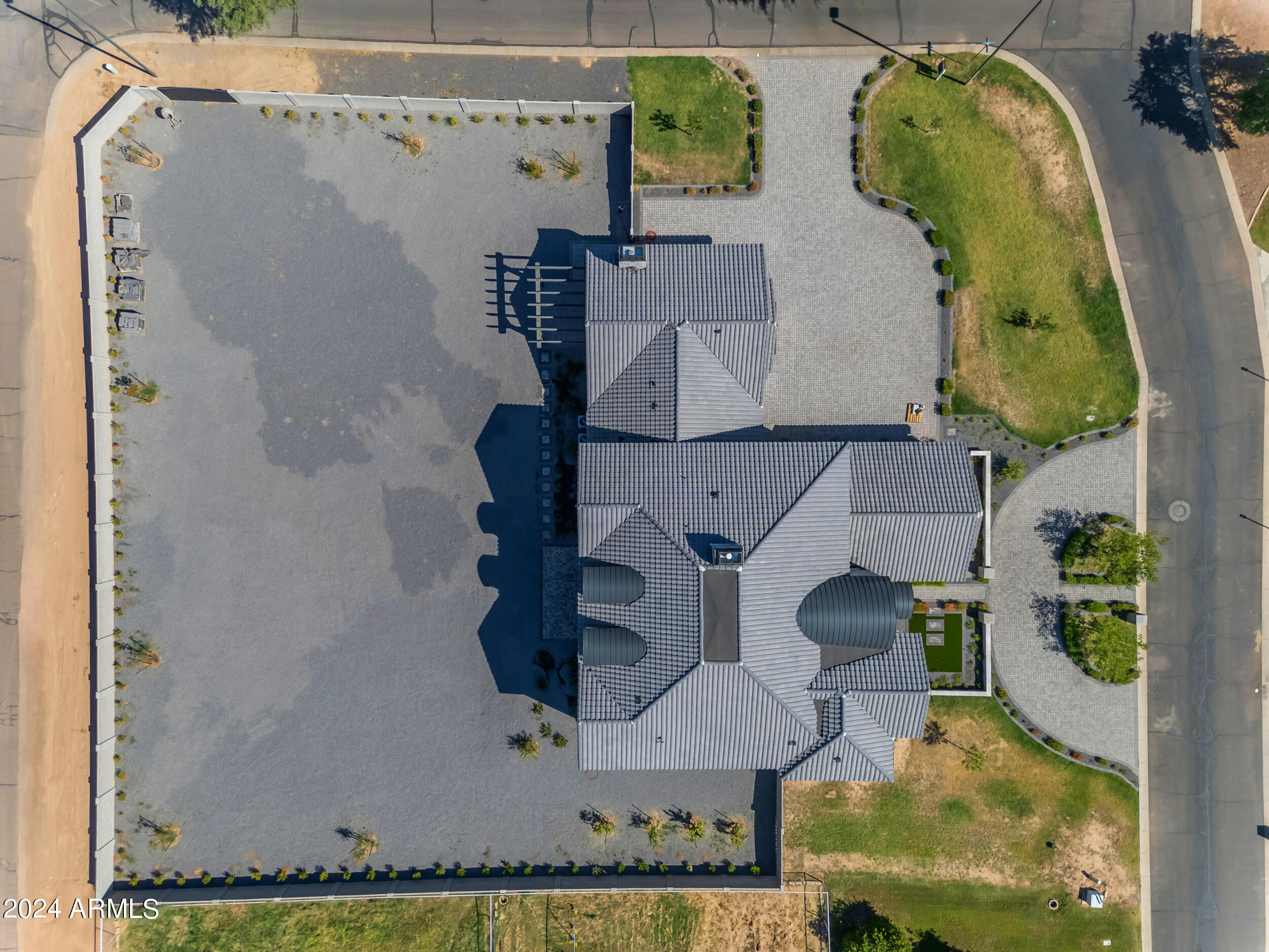 2592 E Mountain Drive