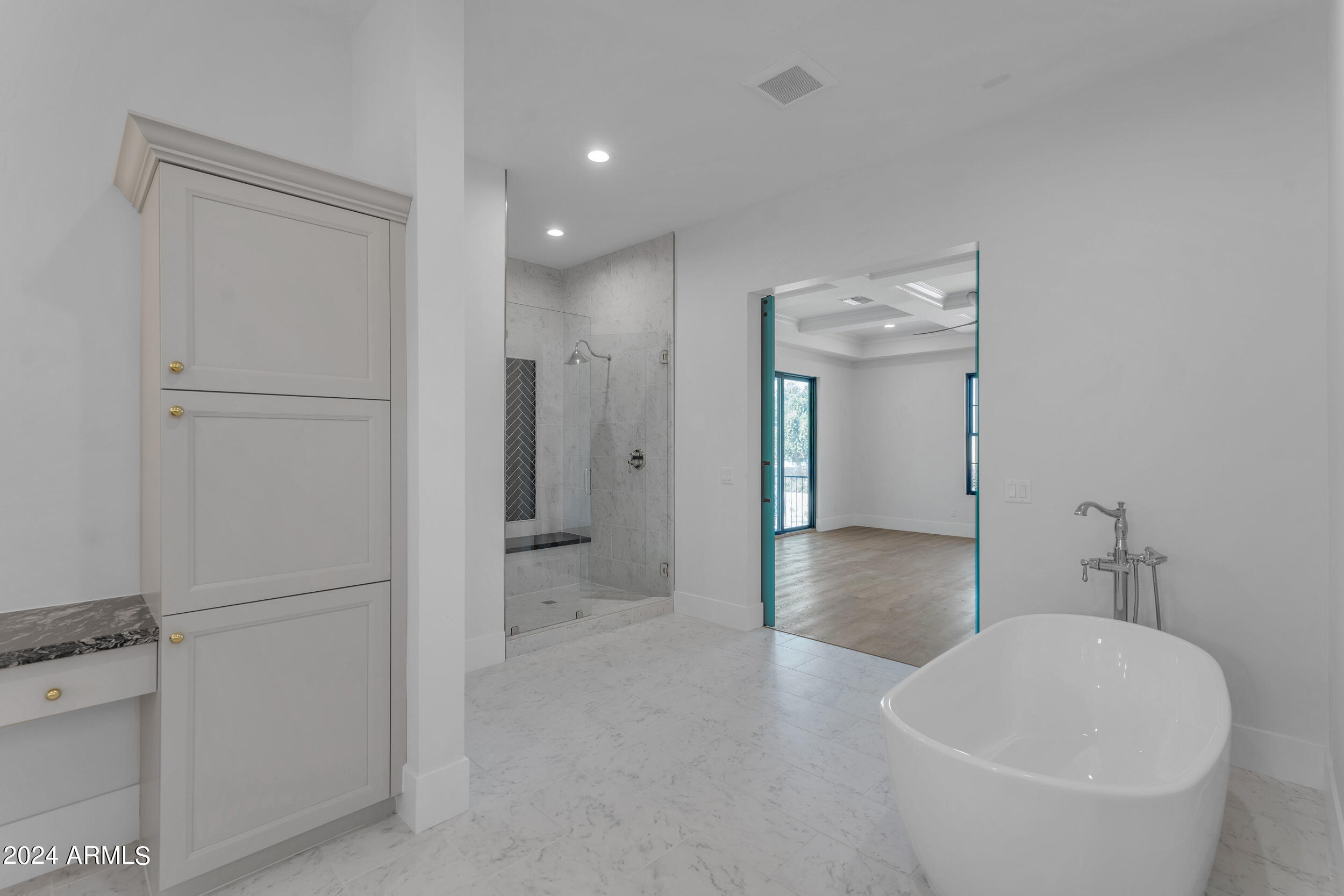 2592 E Mountain Drive