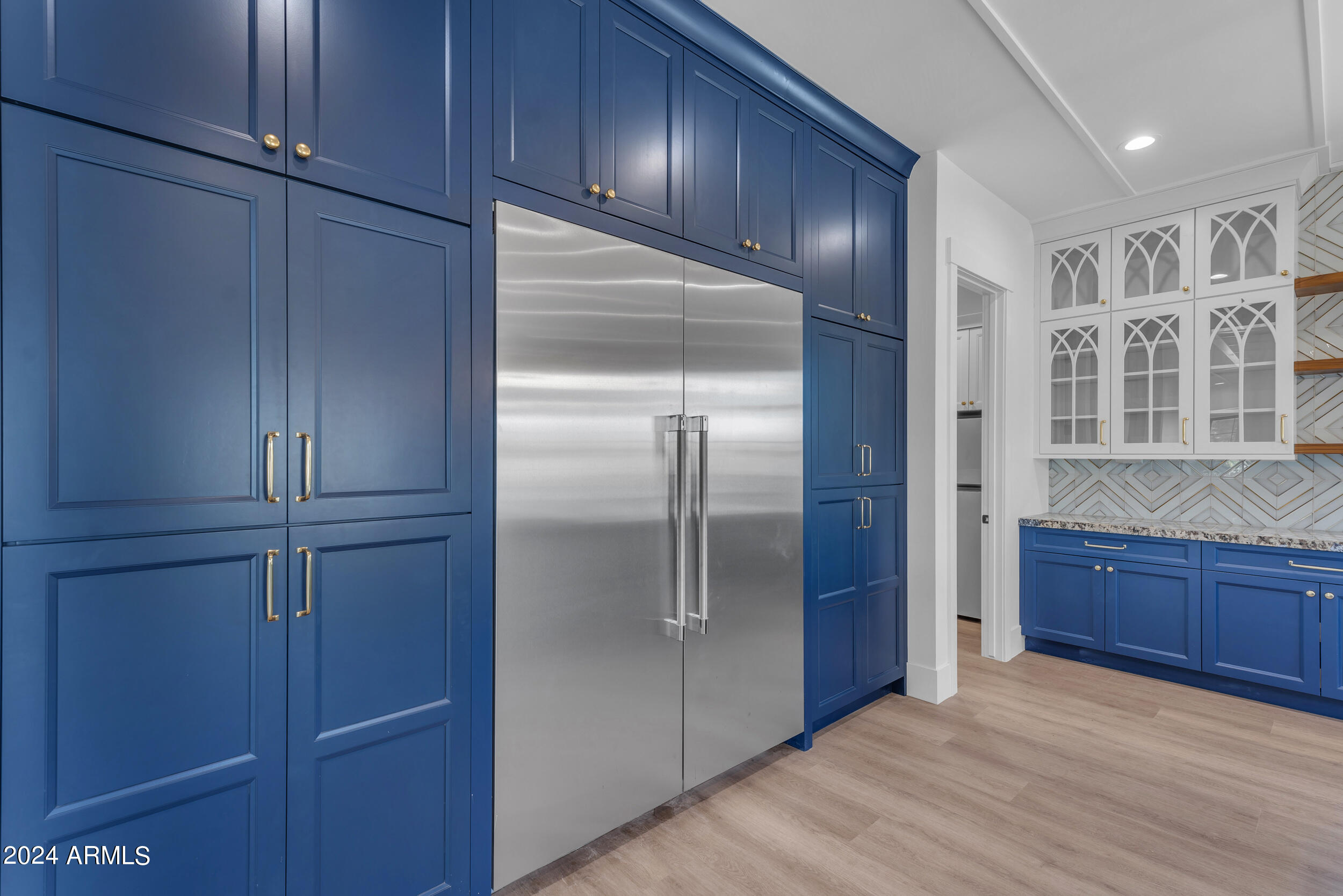 2592 E Mountain Drive