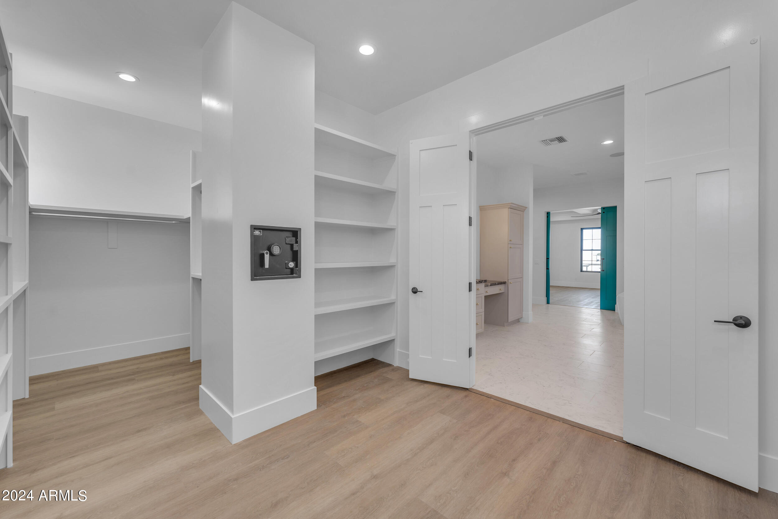 2592 E Mountain Drive