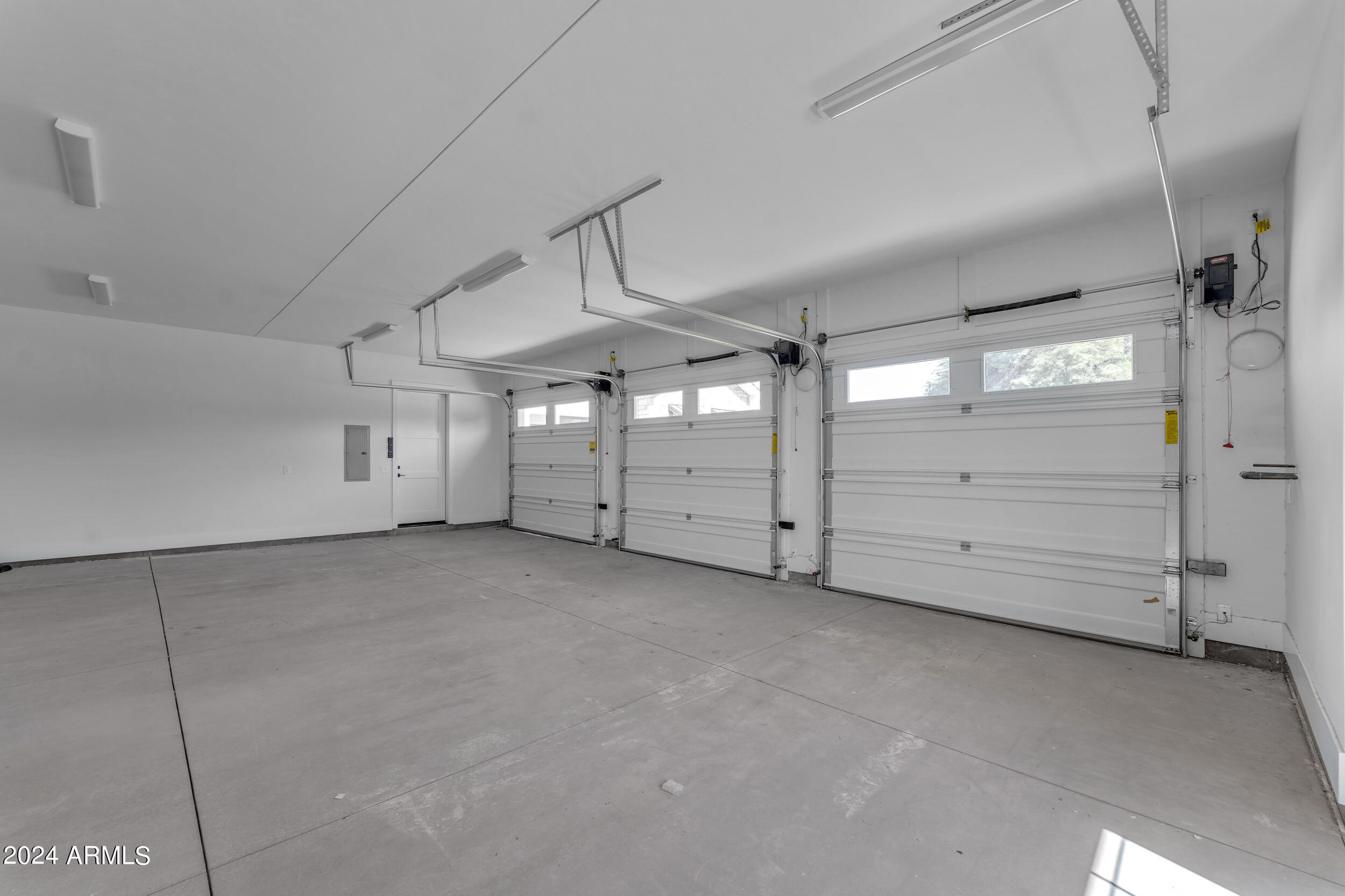 2592 E Mountain Drive