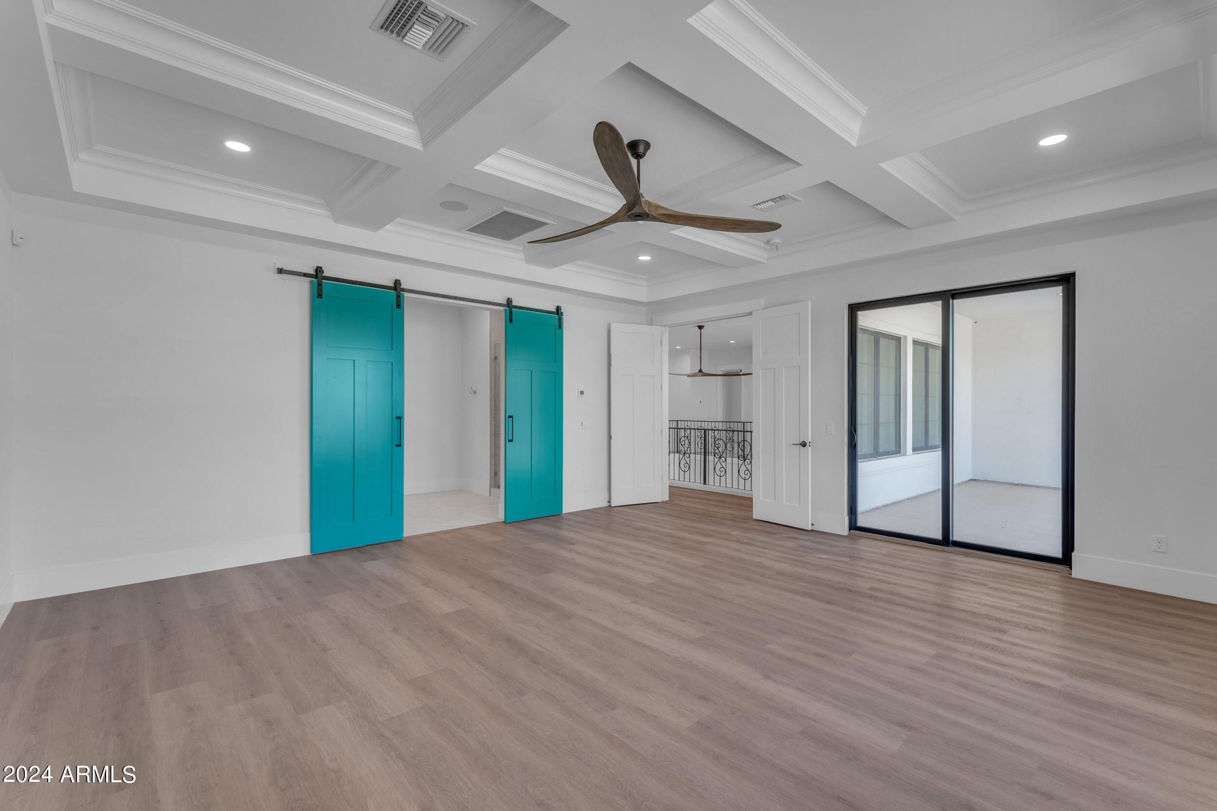 2592 E Mountain Drive