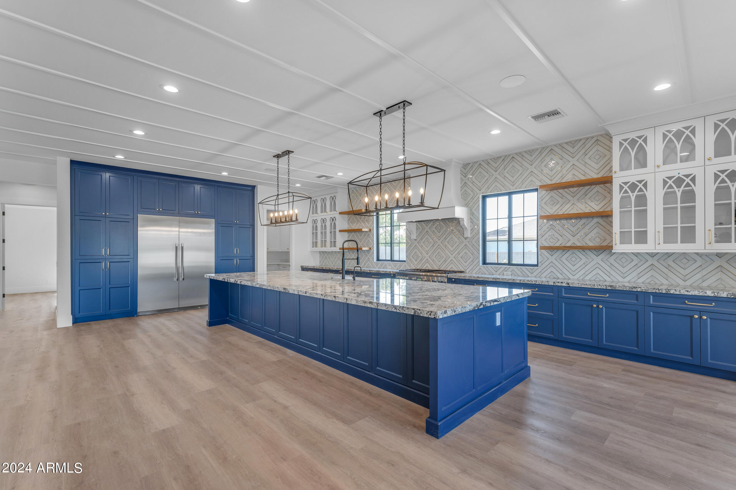 2592 E Mountain Drive