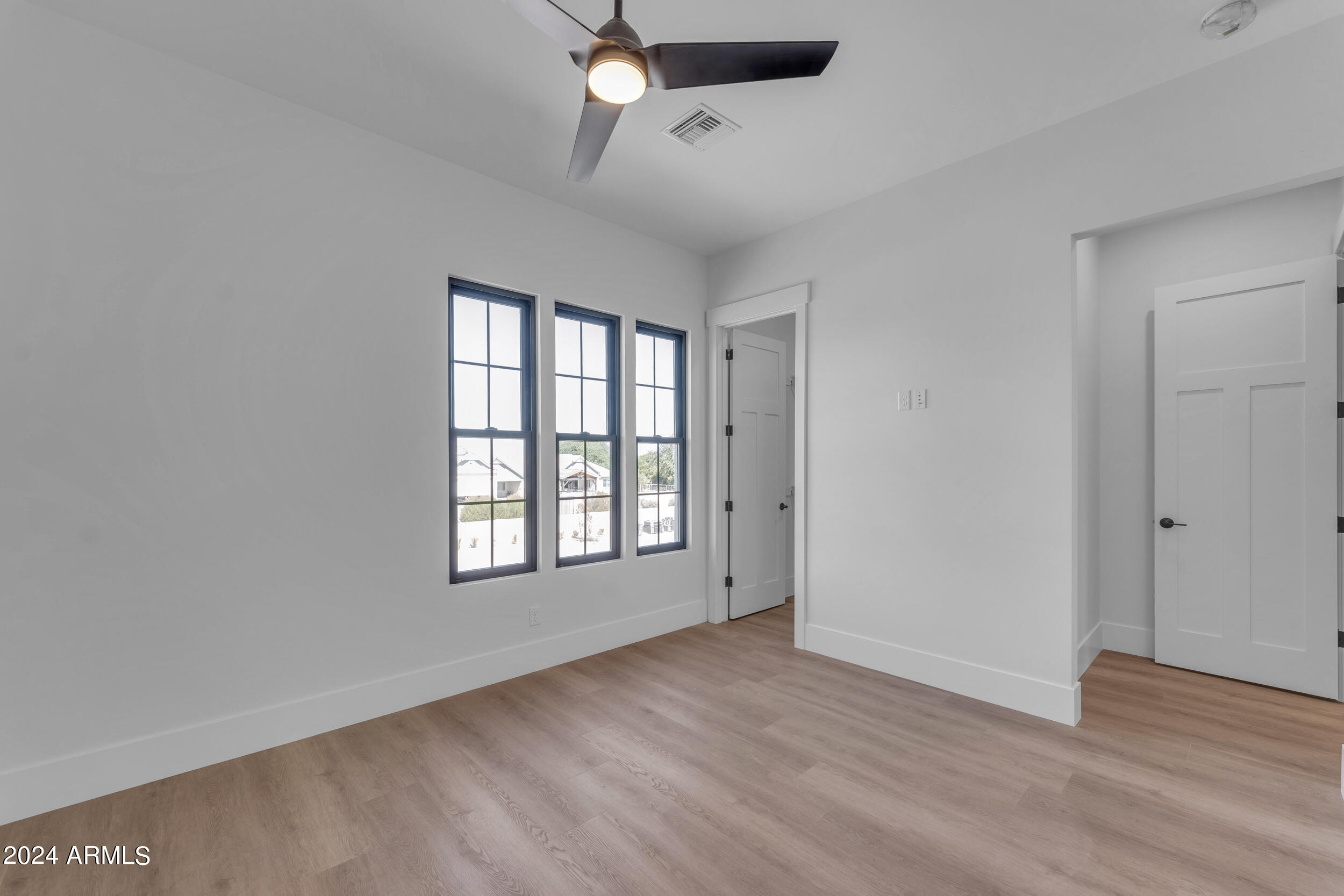 2592 E Mountain Drive