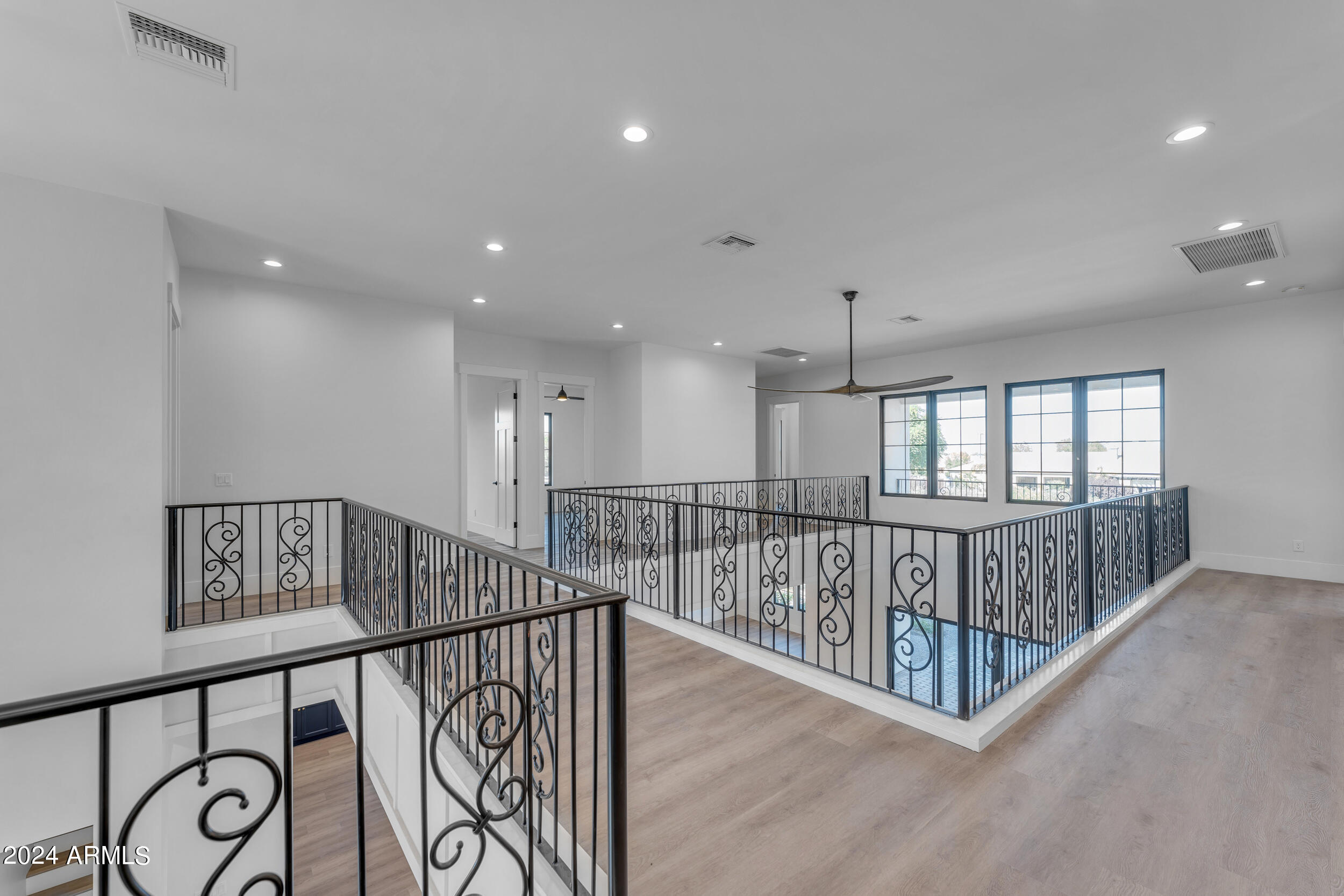 2592 E Mountain Drive