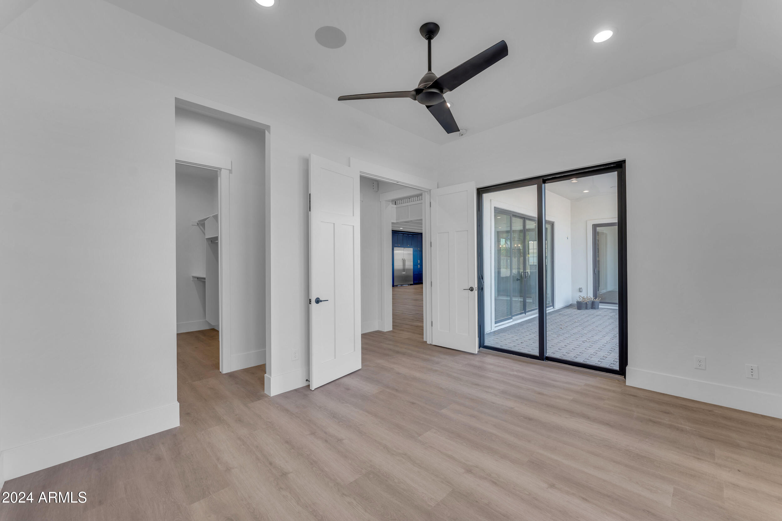 2592 E Mountain Drive